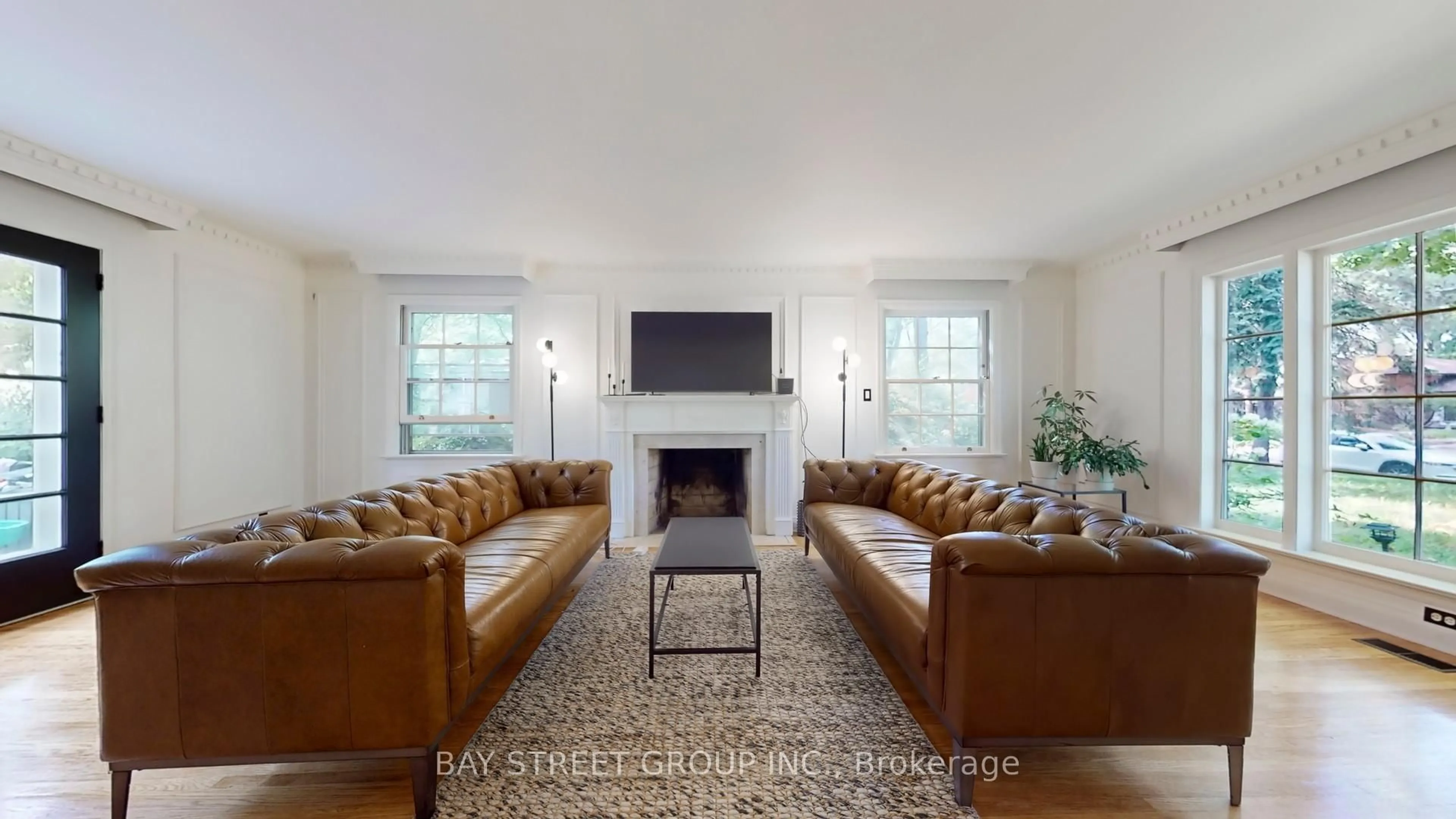 Living room with furniture, unknown for 178 Breezy Pines Dr, Mississauga Ontario L5B 1B4