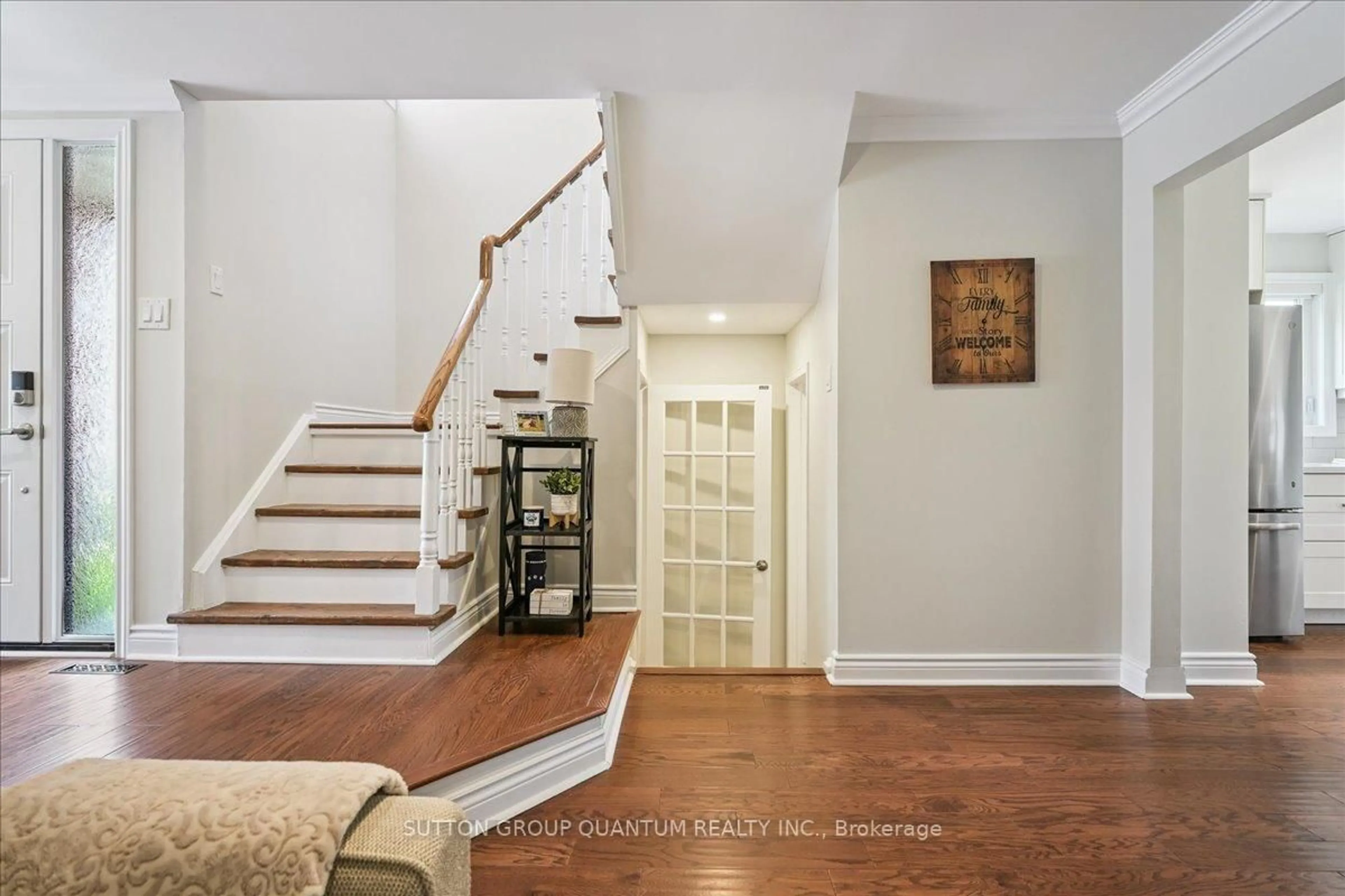 Indoor entryway for 1135 Potters Wheel Cres, Oakville Ontario L6M 1J3