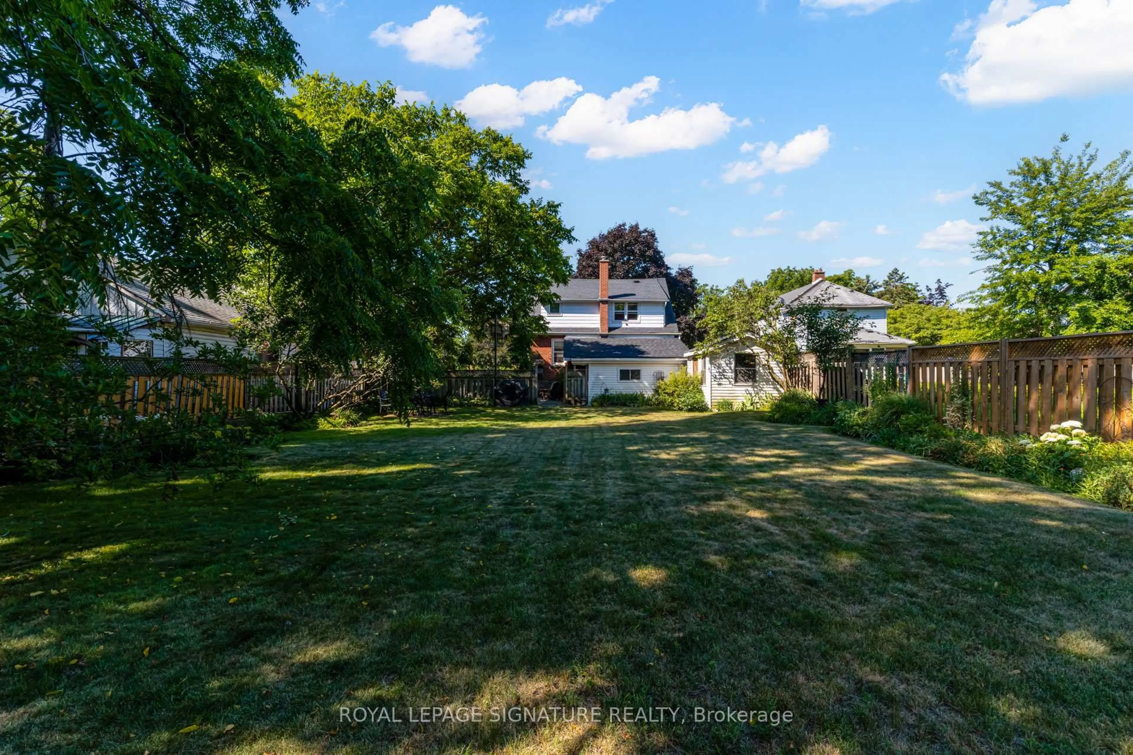 A pic from outside/outdoor area/front of a property/back of a property/a pic from drone, street for 755 Maple Ave, Burlington Ontario L7S 2K1