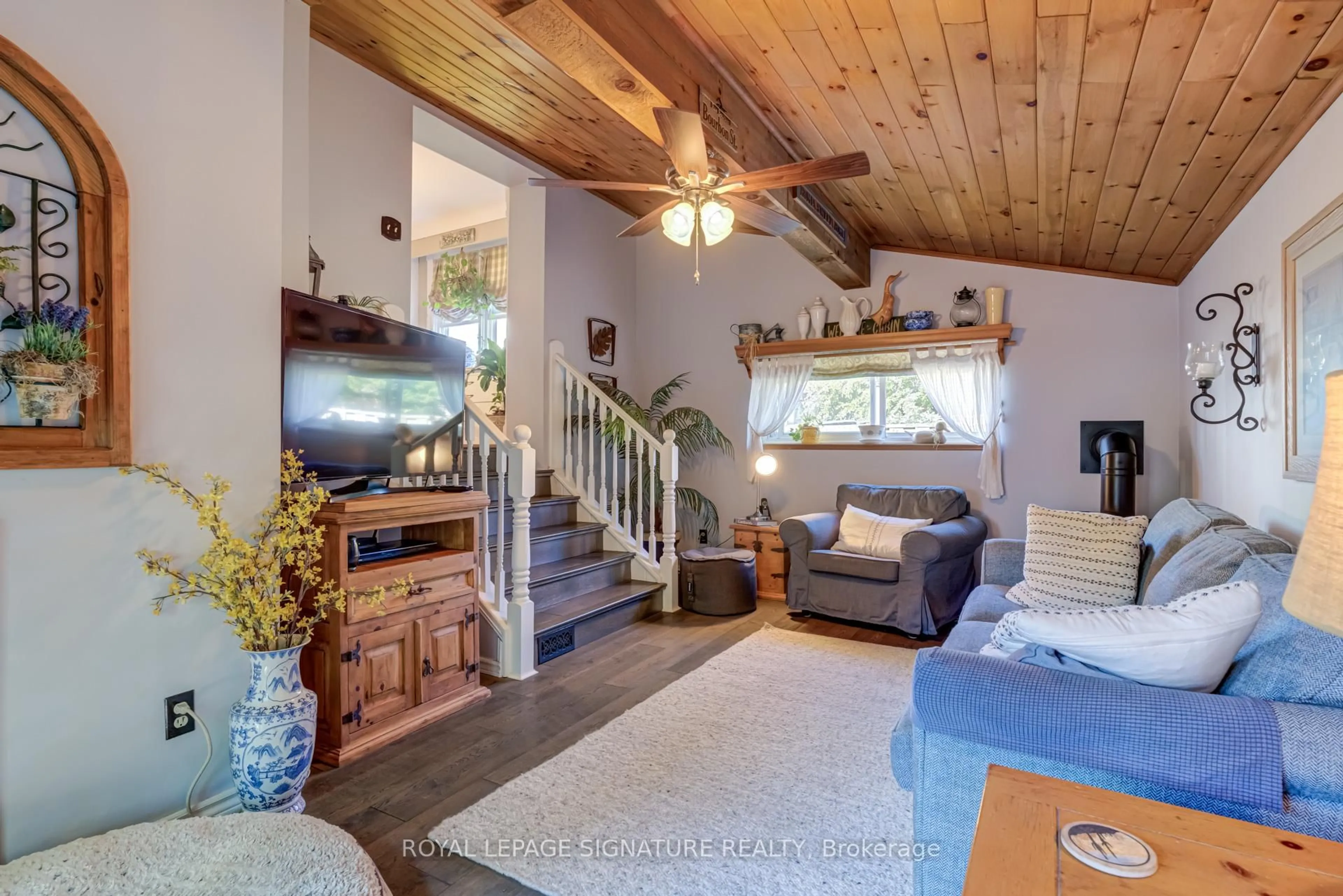 Living room with furniture, unknown for 755 Maple Ave, Burlington Ontario L7S 2K1
