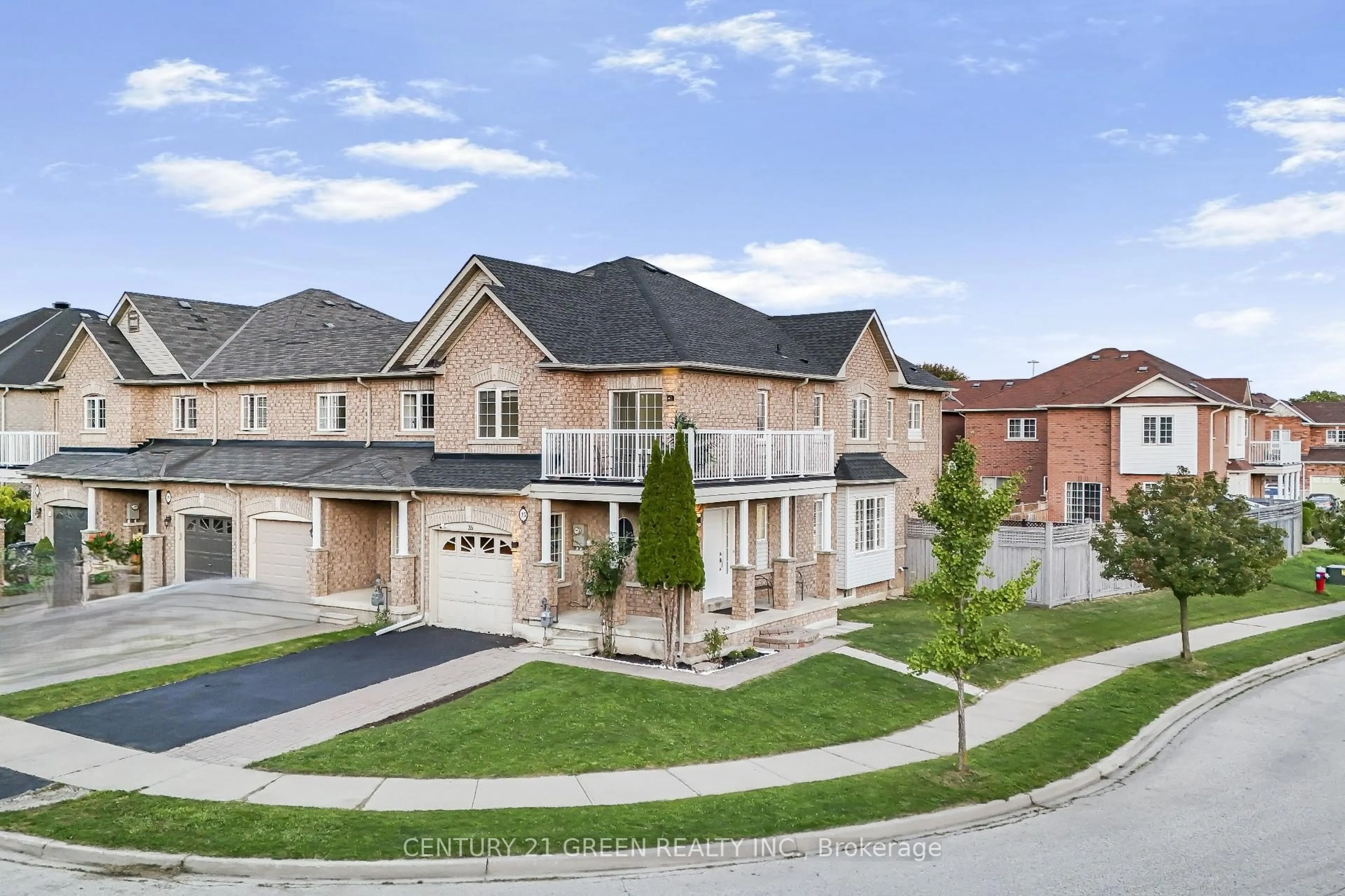 Home with brick exterior material, street for 35 Samantha Cres, Brampton Ontario L6Z 0A6