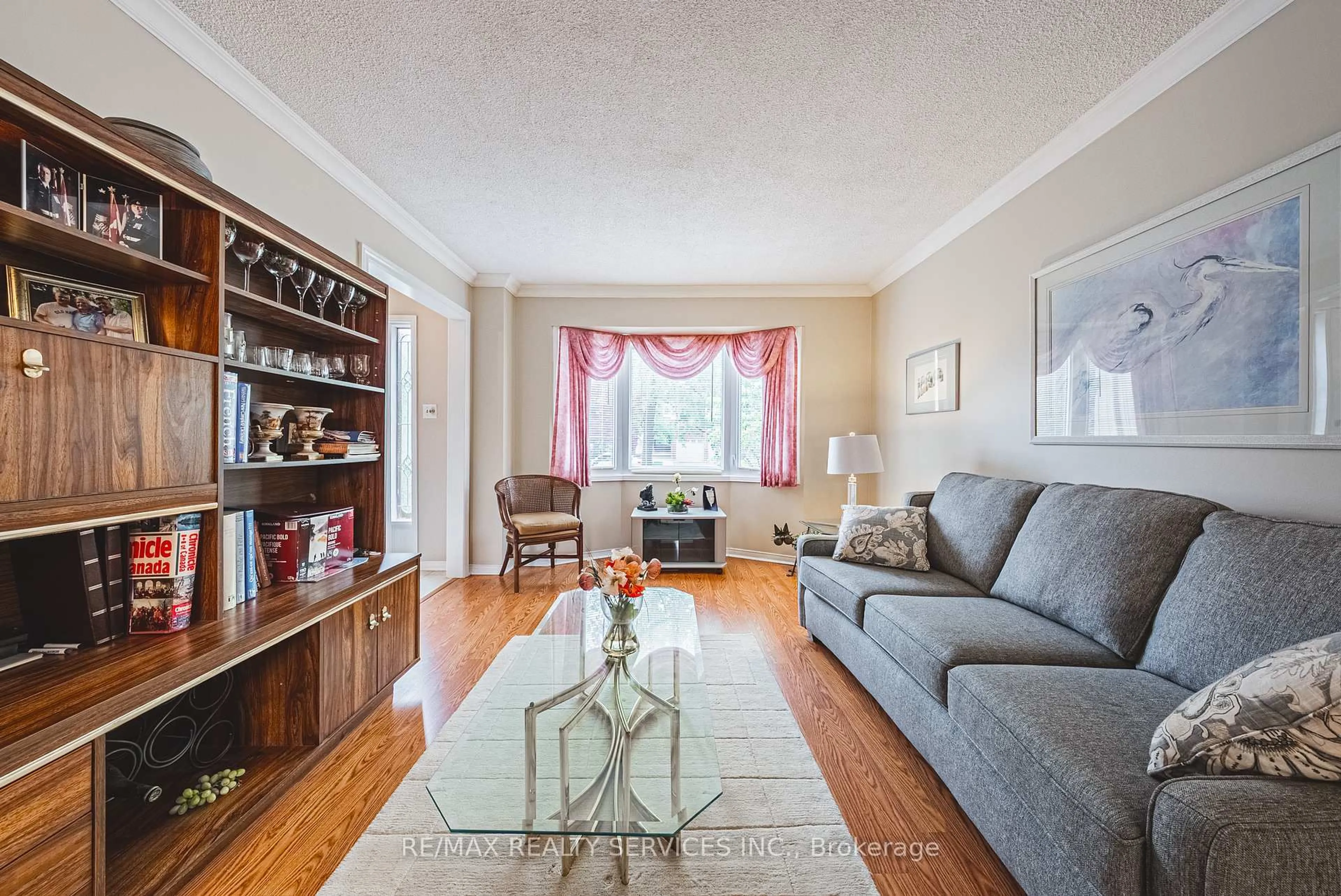Living room with furniture, unknown for 17 Cox Cres, Brampton Ontario L6X 3G8