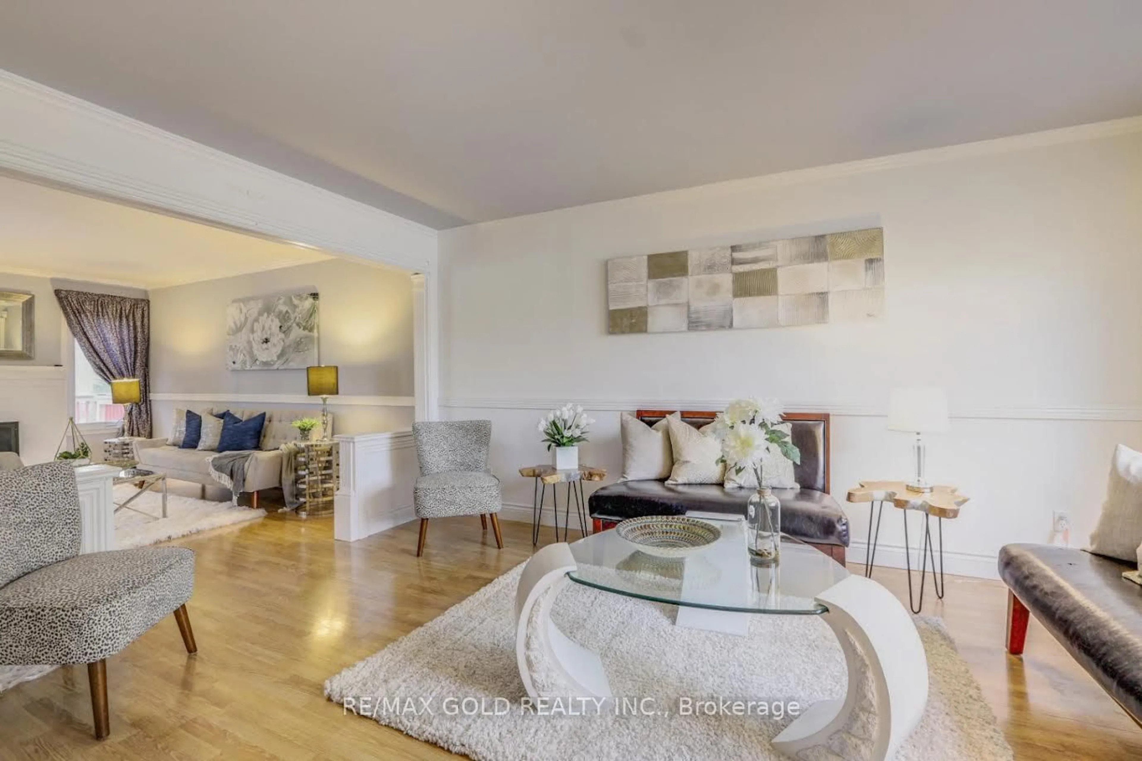 Living room with furniture, wood/laminate floor for 24 Nobel Pl, Brampton Ontario L6S 4X5