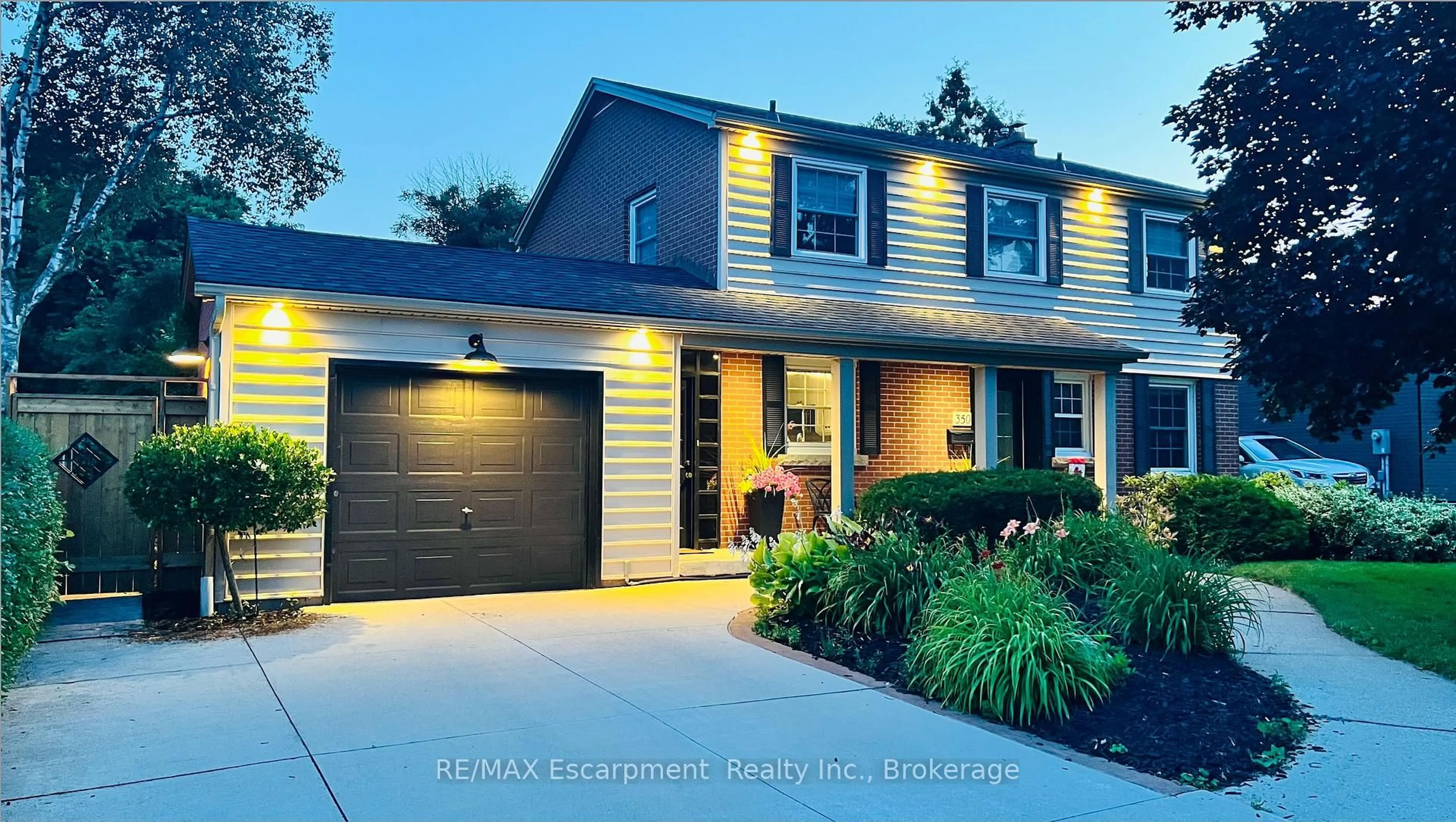Home with vinyl exterior material, street for 350 East Side Cres, Burlington Ontario L7R 3G9