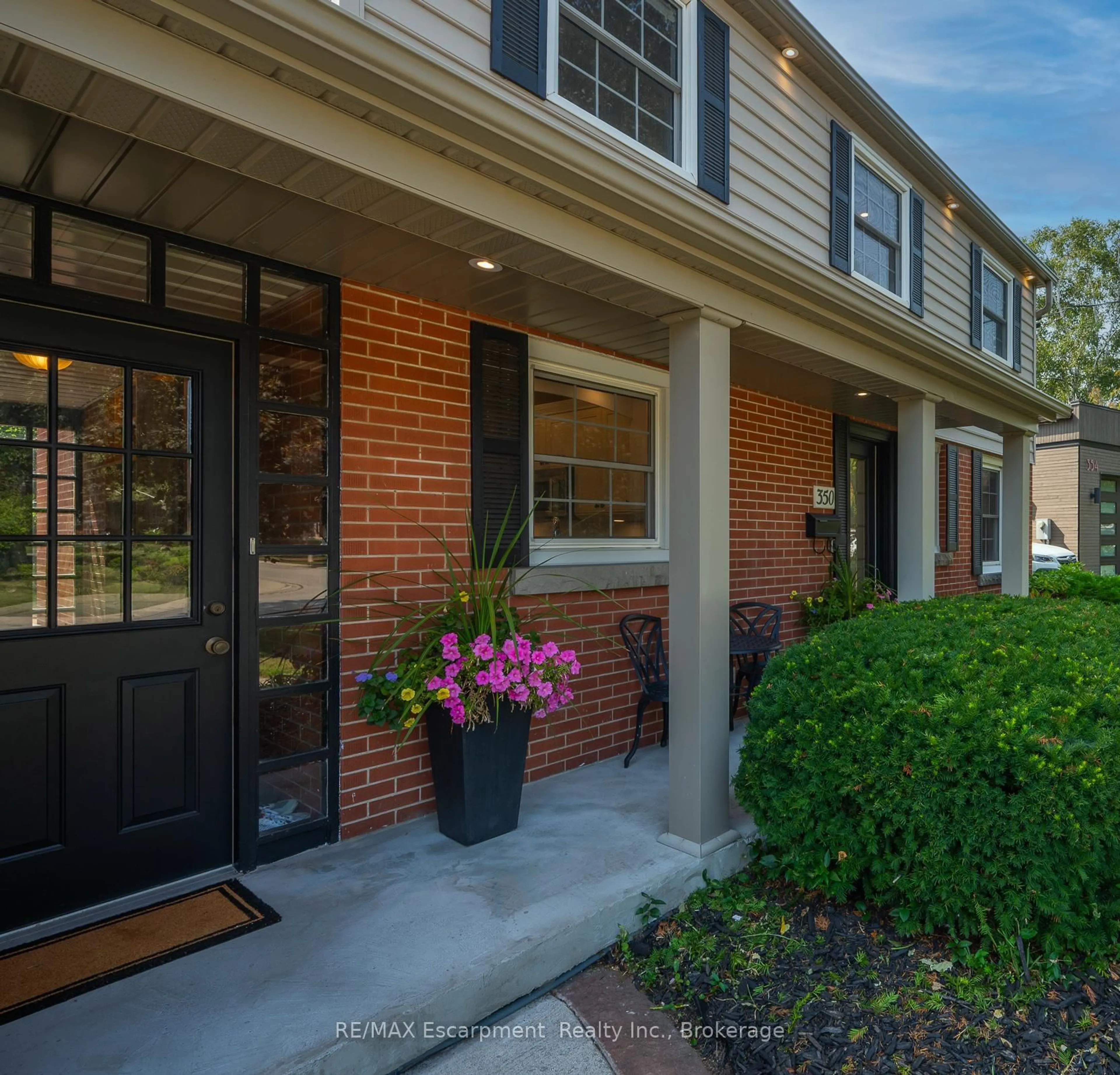 Home with brick exterior material, street for 350 East Side Cres, Burlington Ontario L7R 3G9