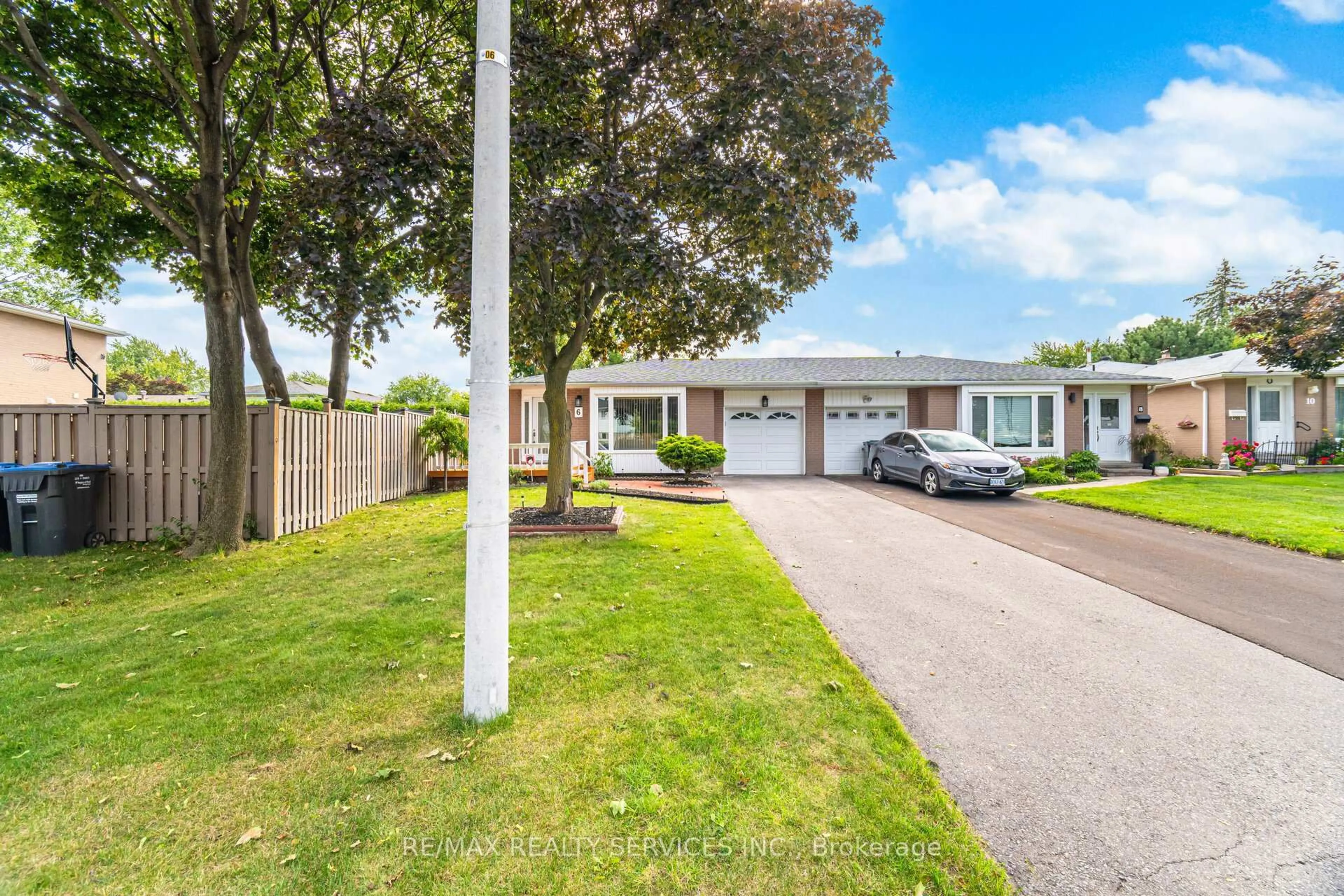 A pic from outside/outdoor area/front of a property/back of a property/a pic from drone, street for 6 Glenmore Cres, Brampton Ontario L6S 1H8