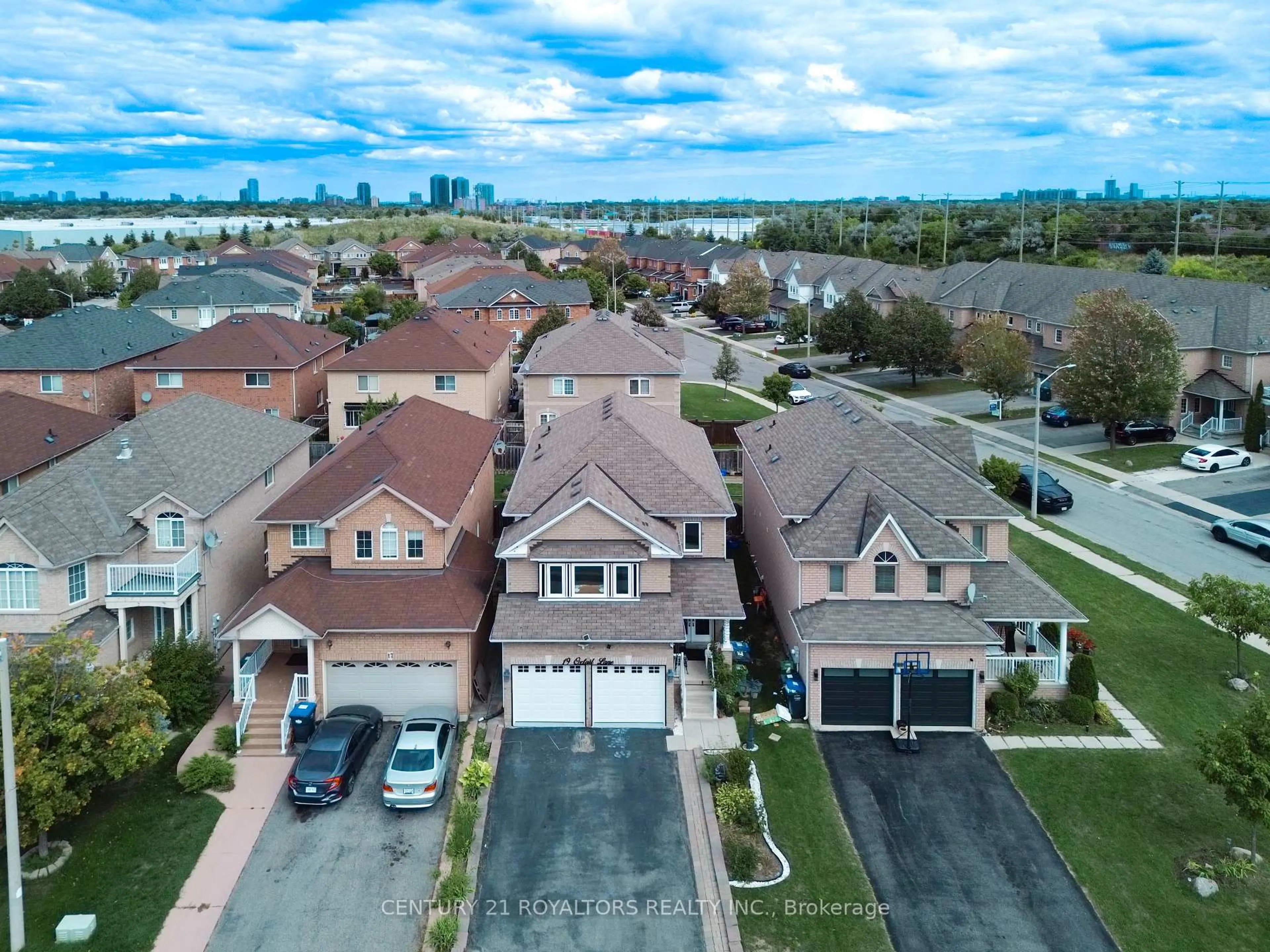 A pic from outside/outdoor area/front of a property/back of a property/a pic from drone, street for 19 OXTAIL Lane, Brampton Ontario L6X 5E2
