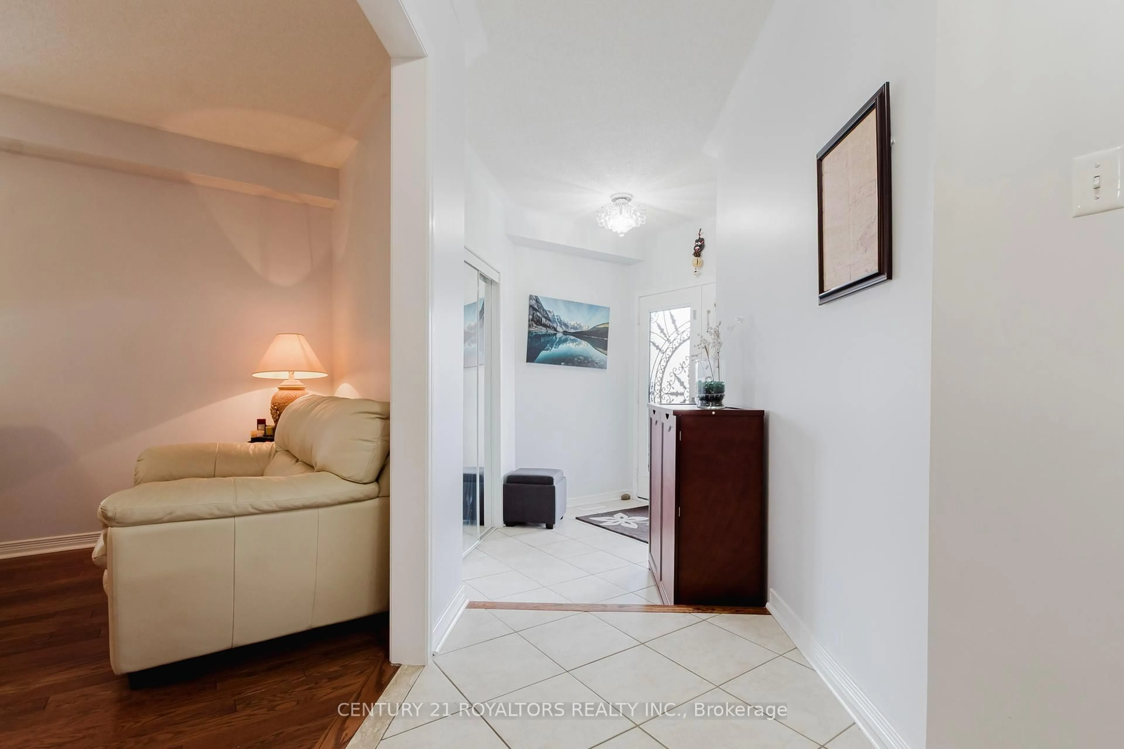 Indoor entryway for 19 OXTAIL Lane, Brampton Ontario L6X 5E2