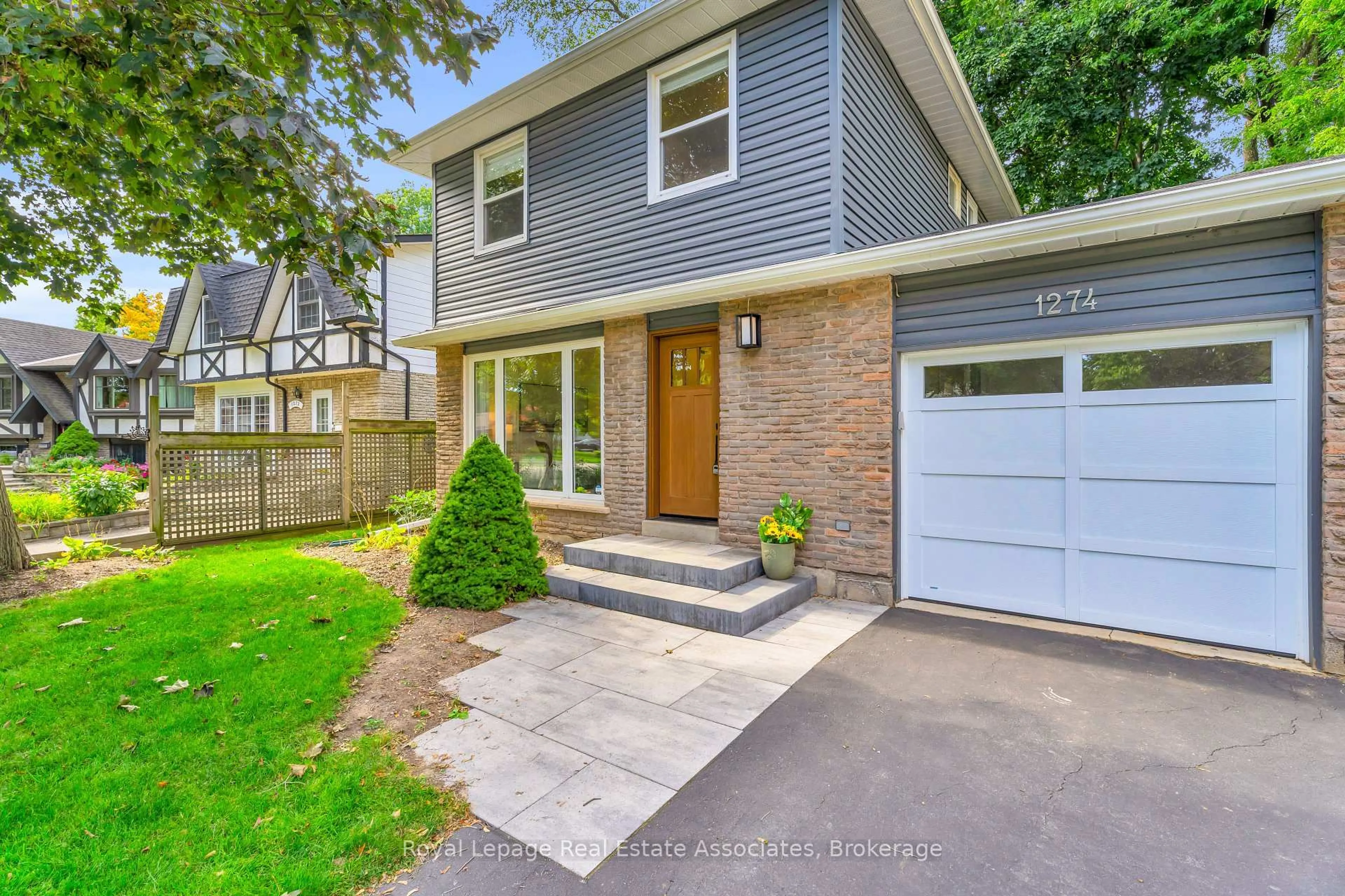 Home with brick exterior material, street for 1274 Richards Cres, Oakville Ontario L6H 1R6