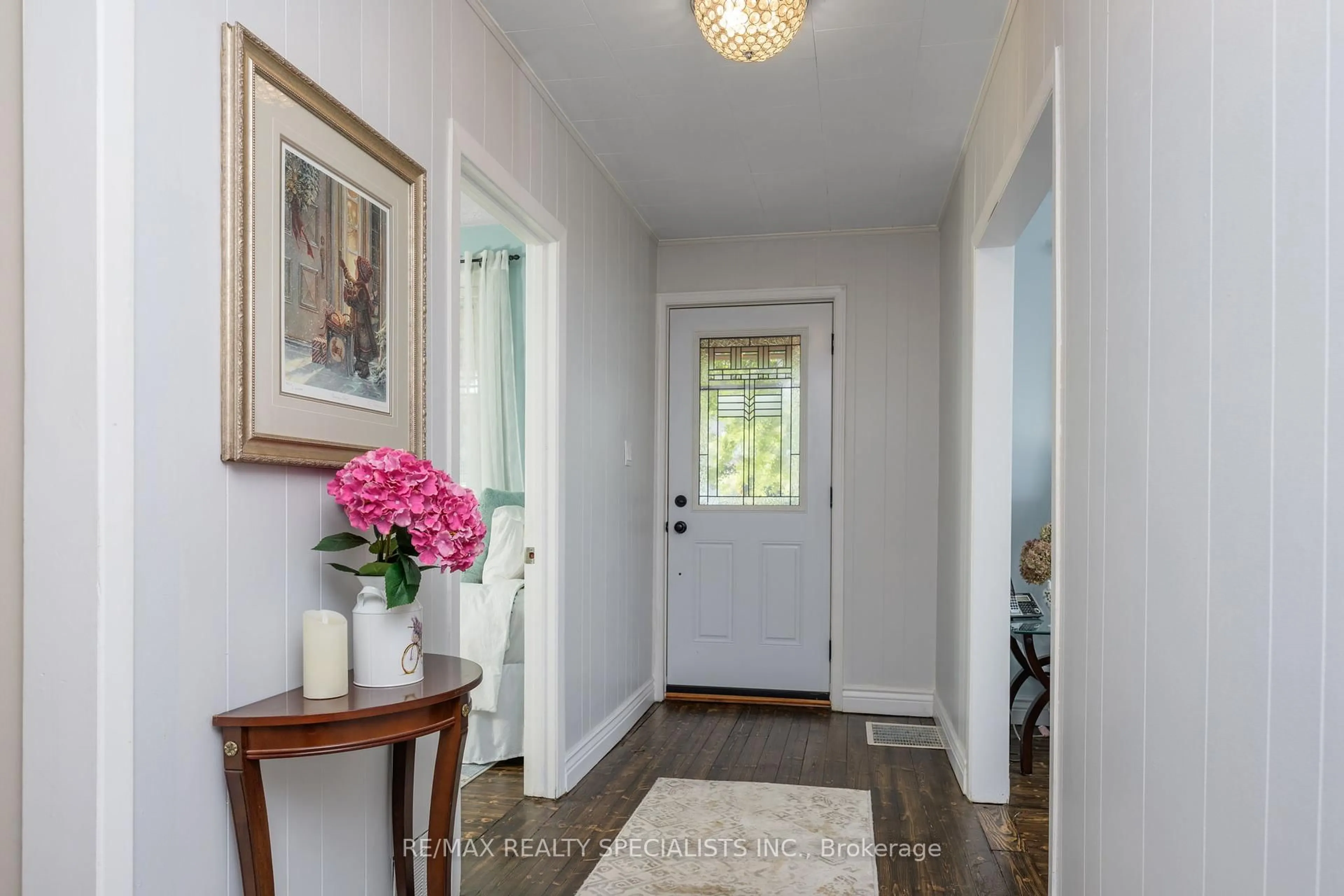 Indoor entryway for 7 Arletta St, Halton Hills Ontario L7G 3J2