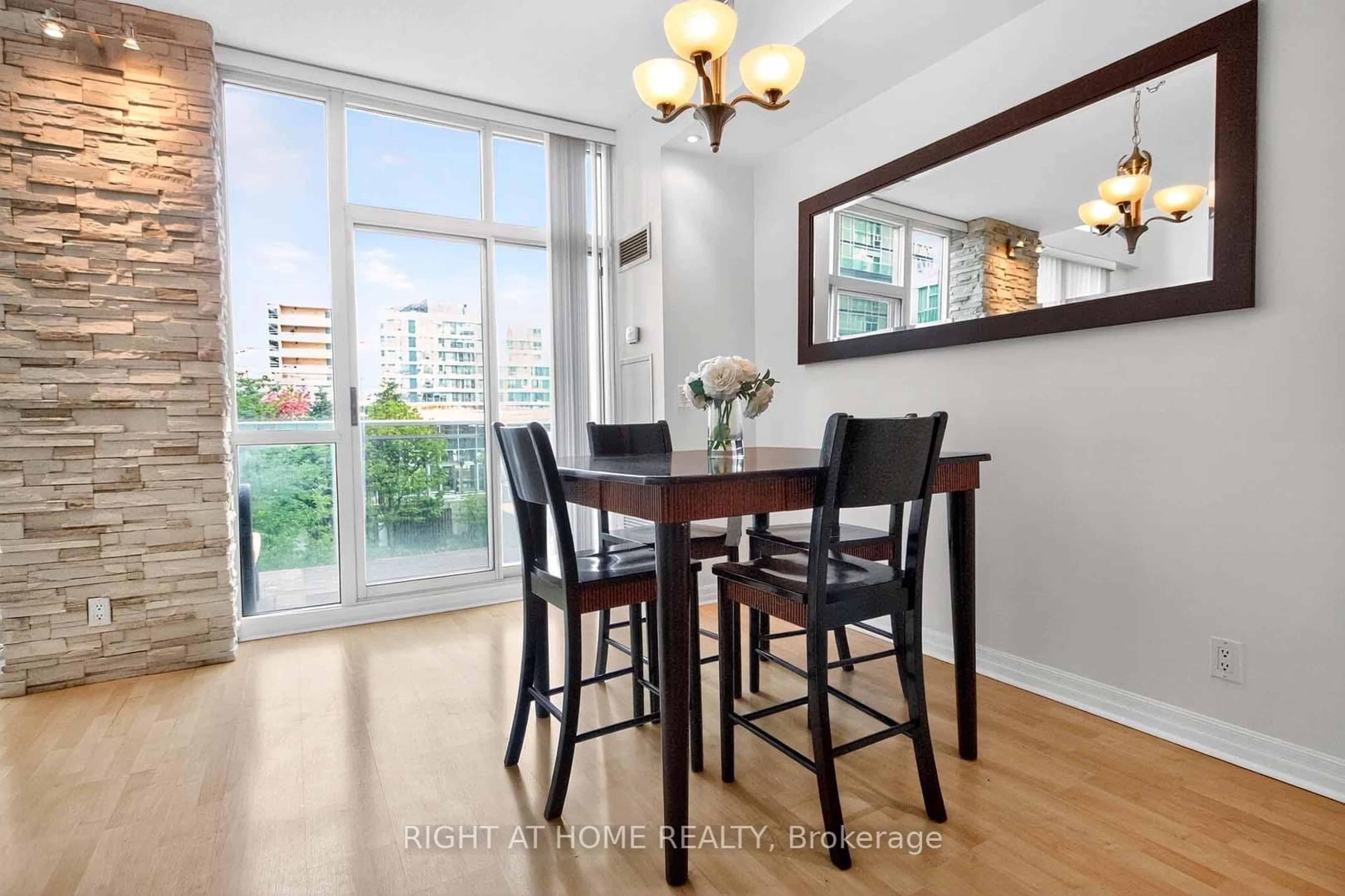 Dining room, wood/laminate floor for 220 Burnhamthorpe Rd #717, Mississauga Ontario L5B 4N4