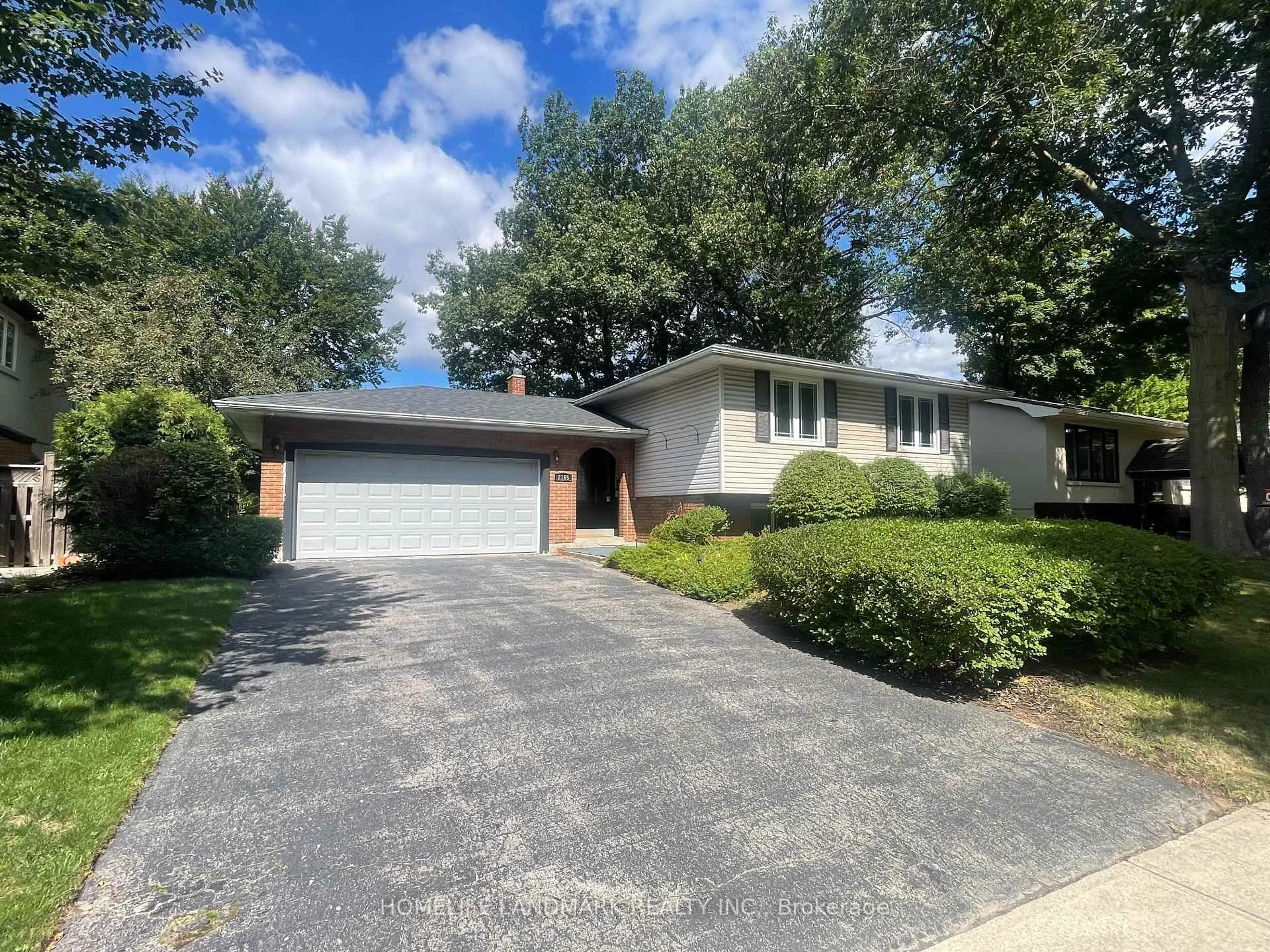 Home with vinyl exterior material, street for 2165 Dunedin Rd, Oakville Ontario L6J 5V2