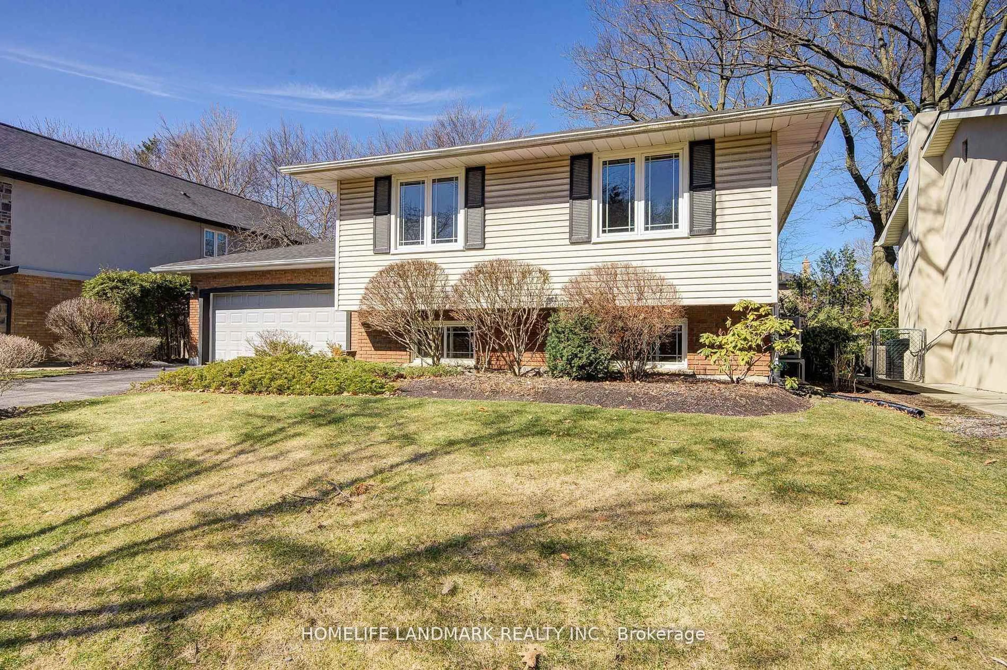 Home with vinyl exterior material, street for 2165 Dunedin Rd, Oakville Ontario L6J 5V2
