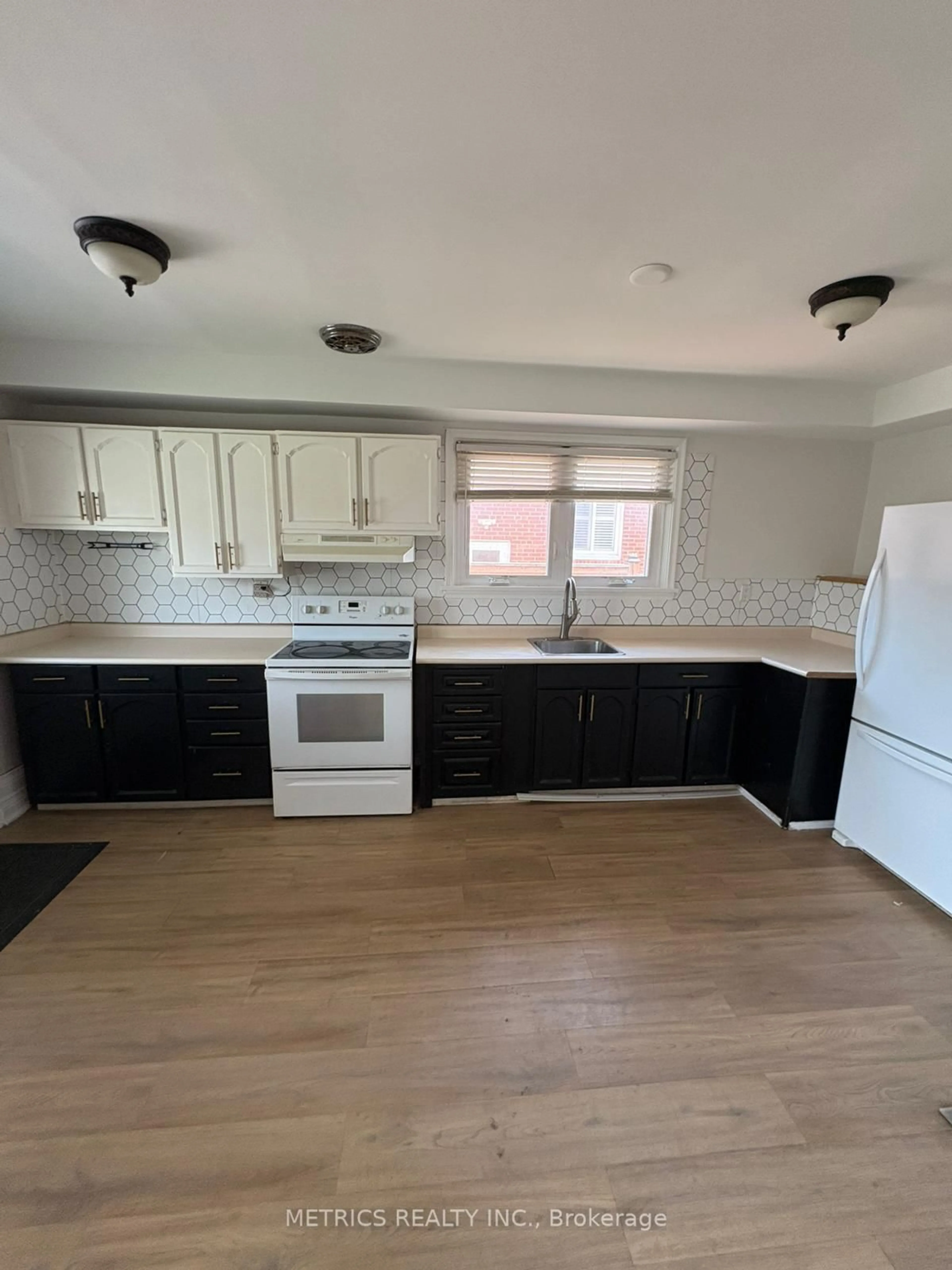Unknown for 100 Snowood Crt, Toronto Ontario M3N 1E8