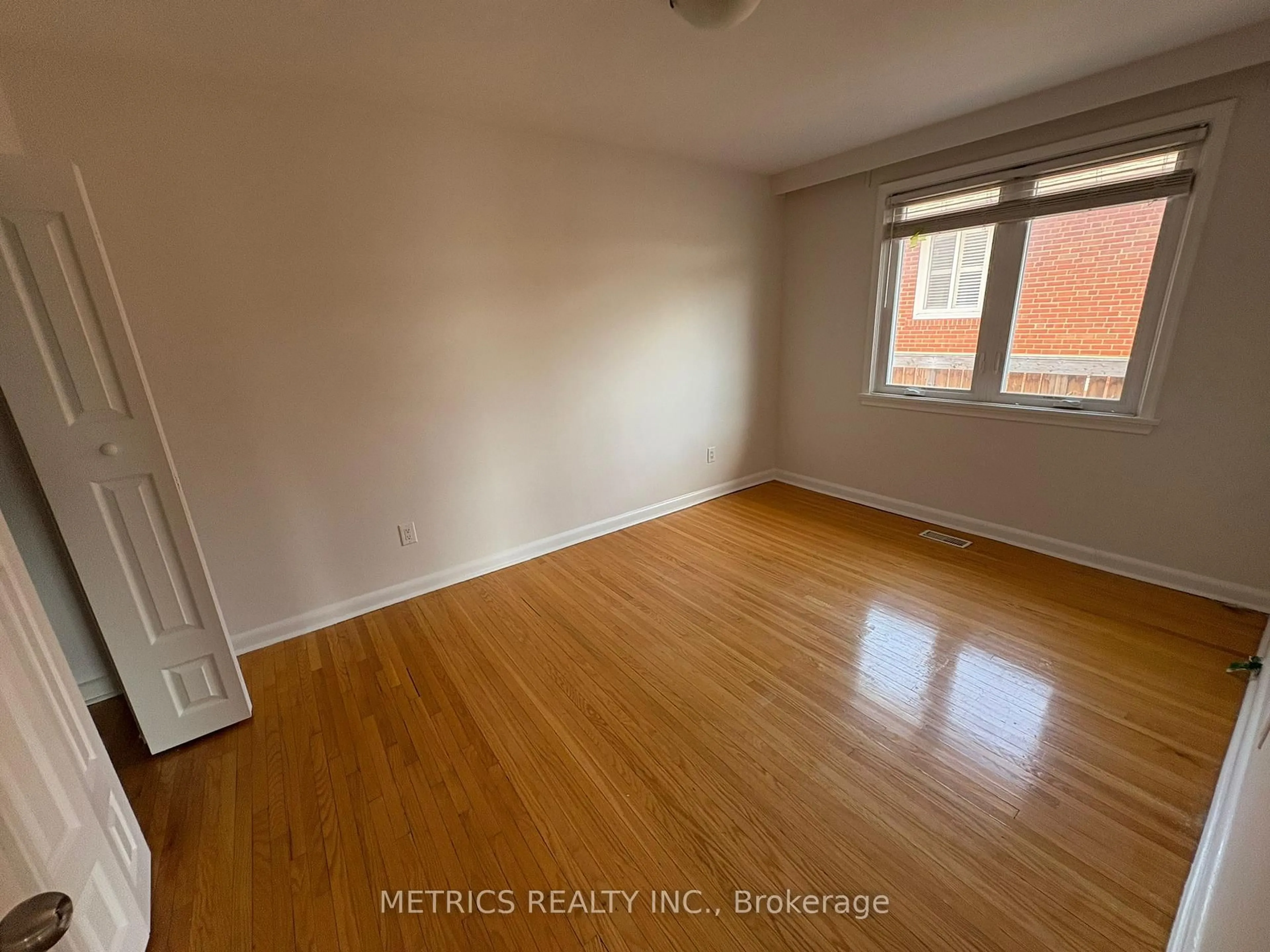 A pic of a room for 100 Snowood Crt, Toronto Ontario M3N 1E8