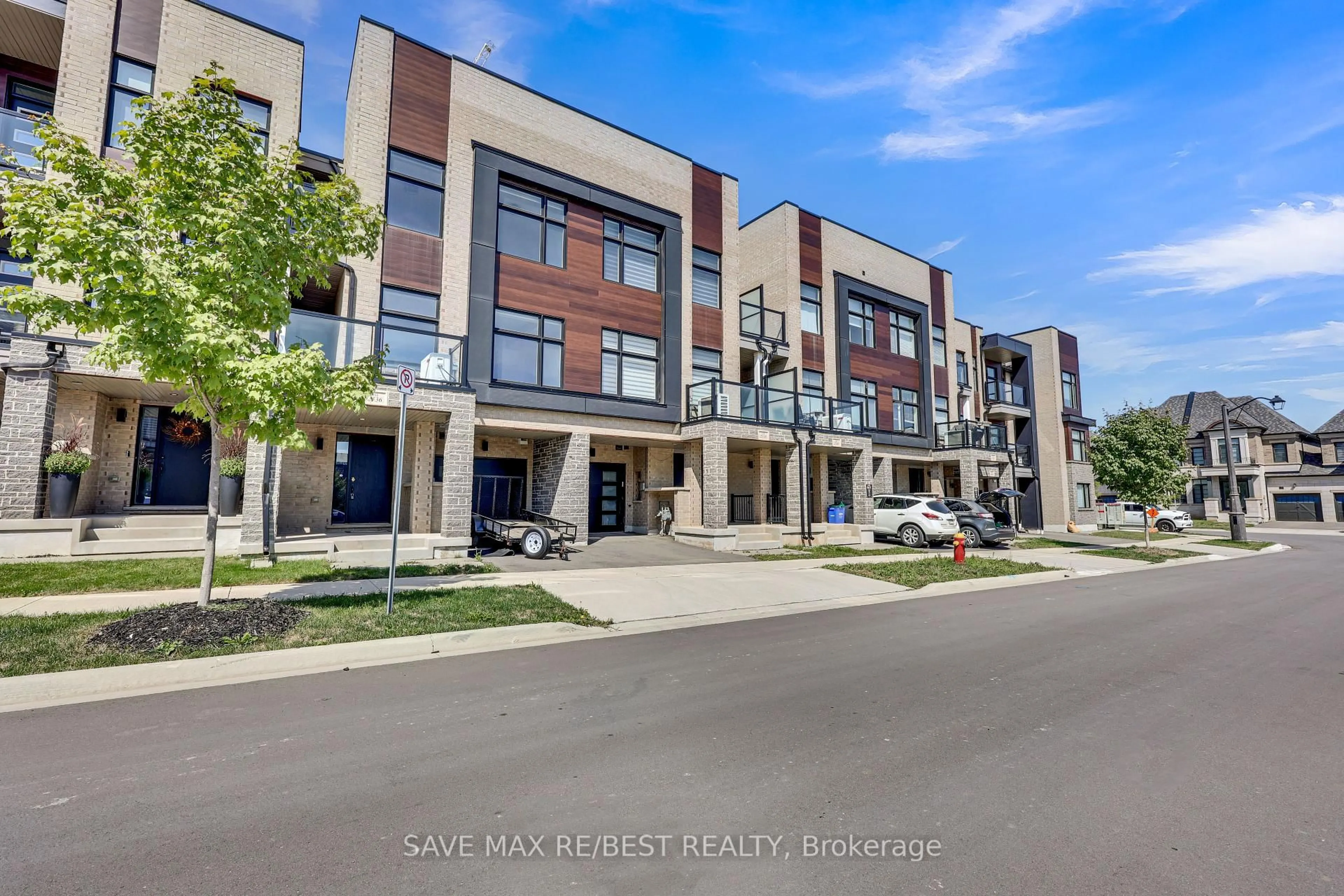 A pic from outside/outdoor area/front of a property/back of a property/a pic from drone, street for 2536 Littlefield Cres, Oakville Ontario L6M 4G3