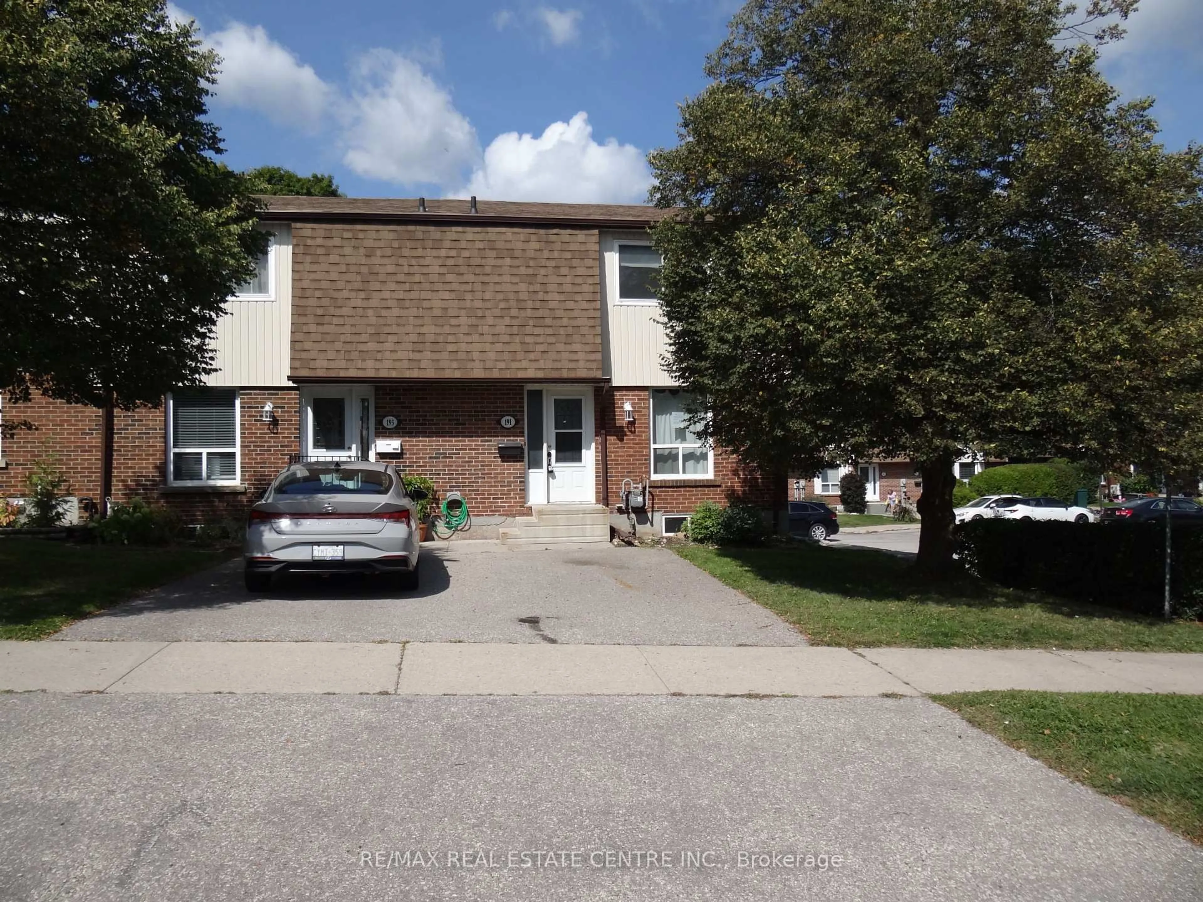 A pic from outside/outdoor area/front of a property/back of a property/a pic from drone, street for 191 Kingham Rd, Halton Hills Ontario L7J 2P3