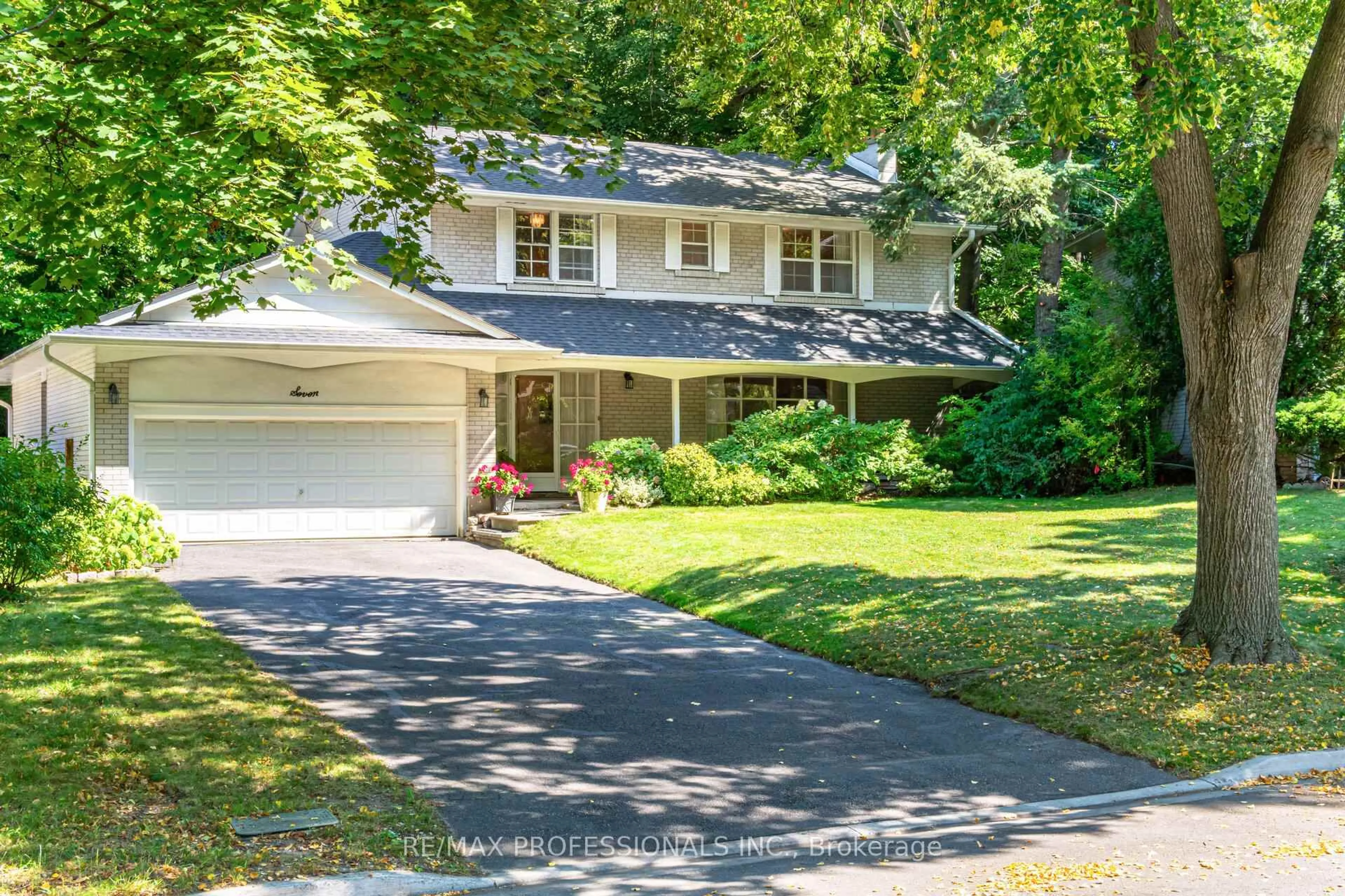 Home with vinyl exterior material, street for 7 Queensborough Cres, Toronto Ontario M9R 1A1
