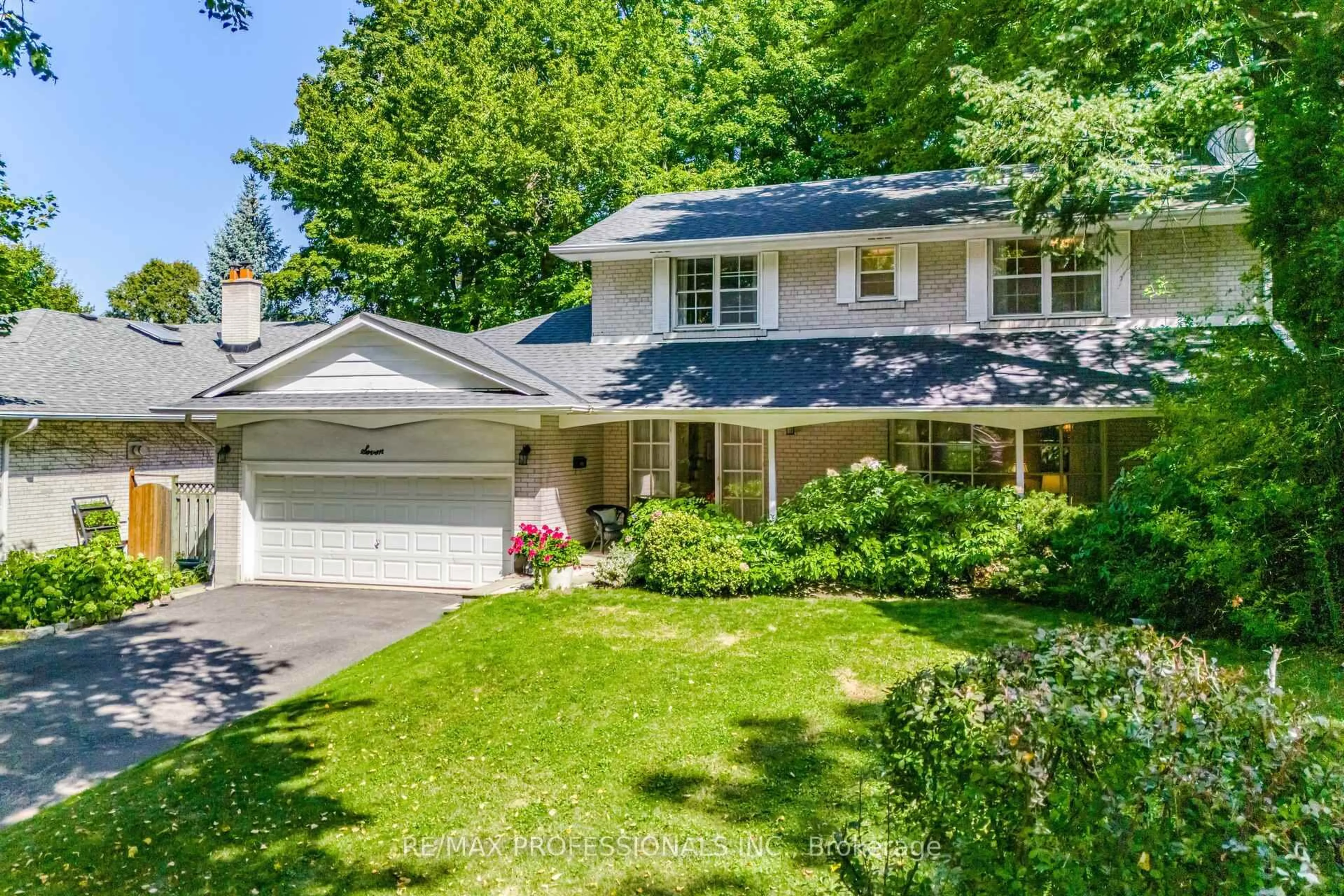 Home with vinyl exterior material, street for 7 Queensborough Cres, Toronto Ontario M9R 1A1