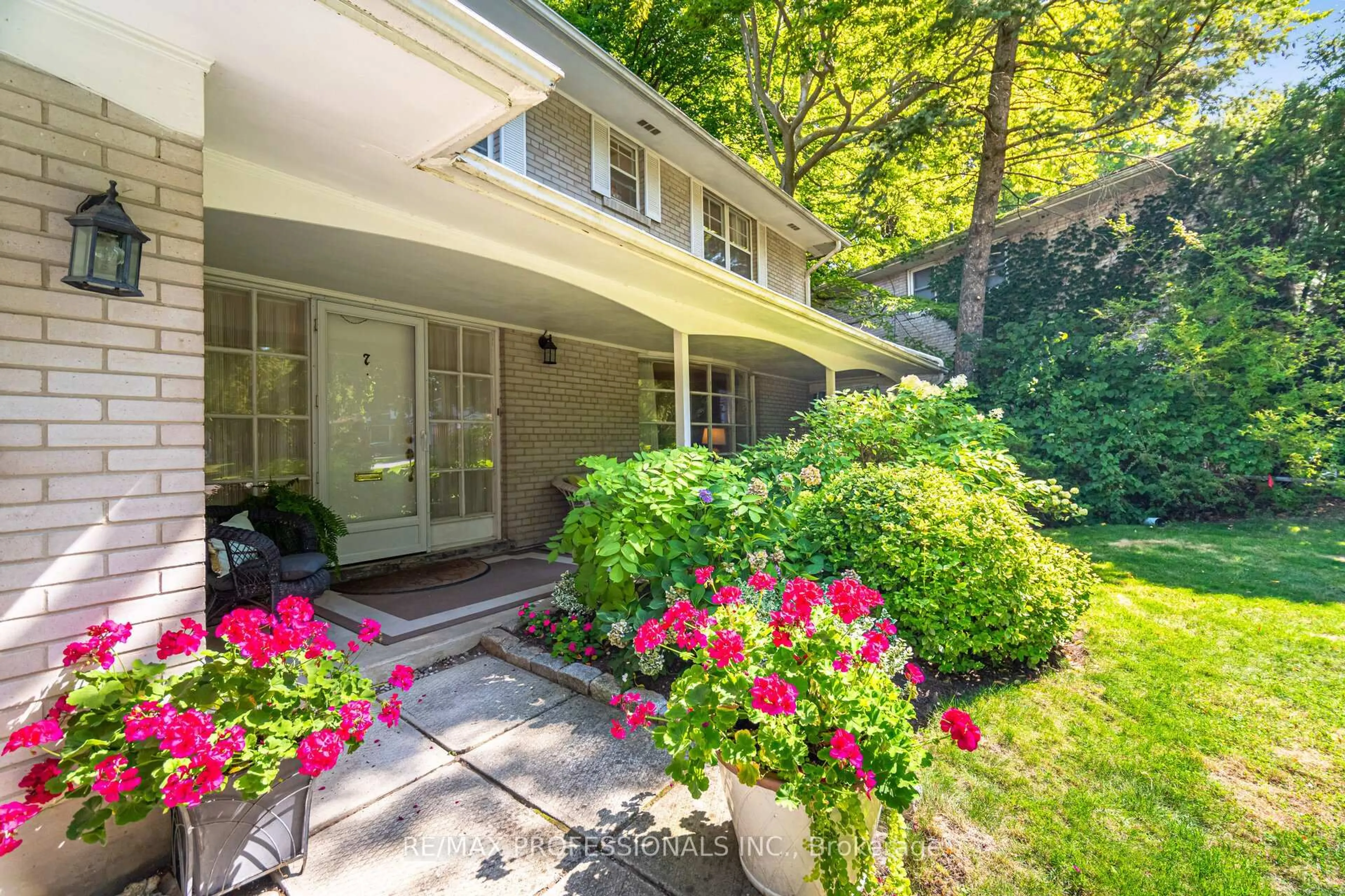 Patio, street for 7 Queensborough Cres, Toronto Ontario M9R 1A1