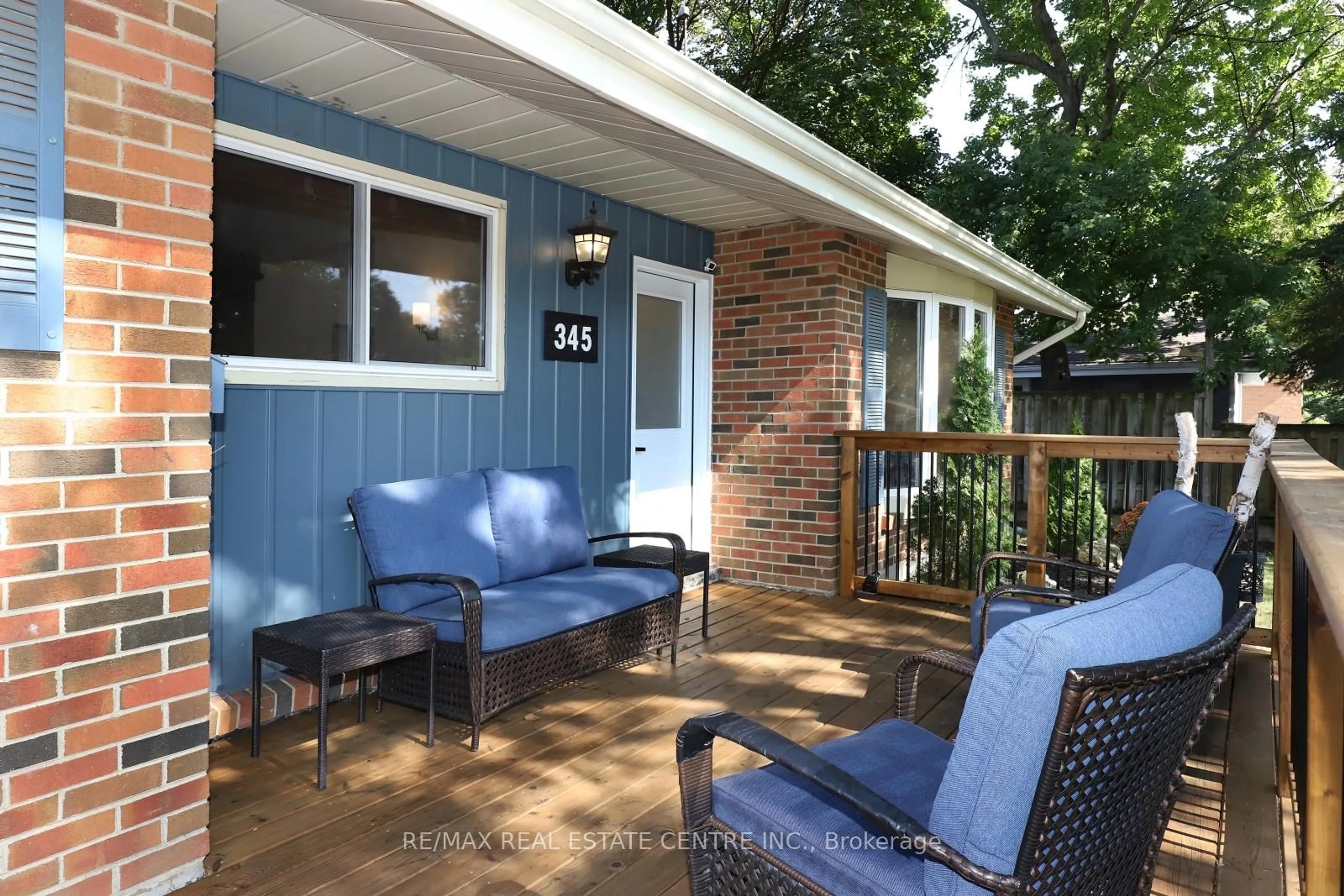 Patio, street for 345 Maplewood Cres, Milton Ontario L9T 2G1