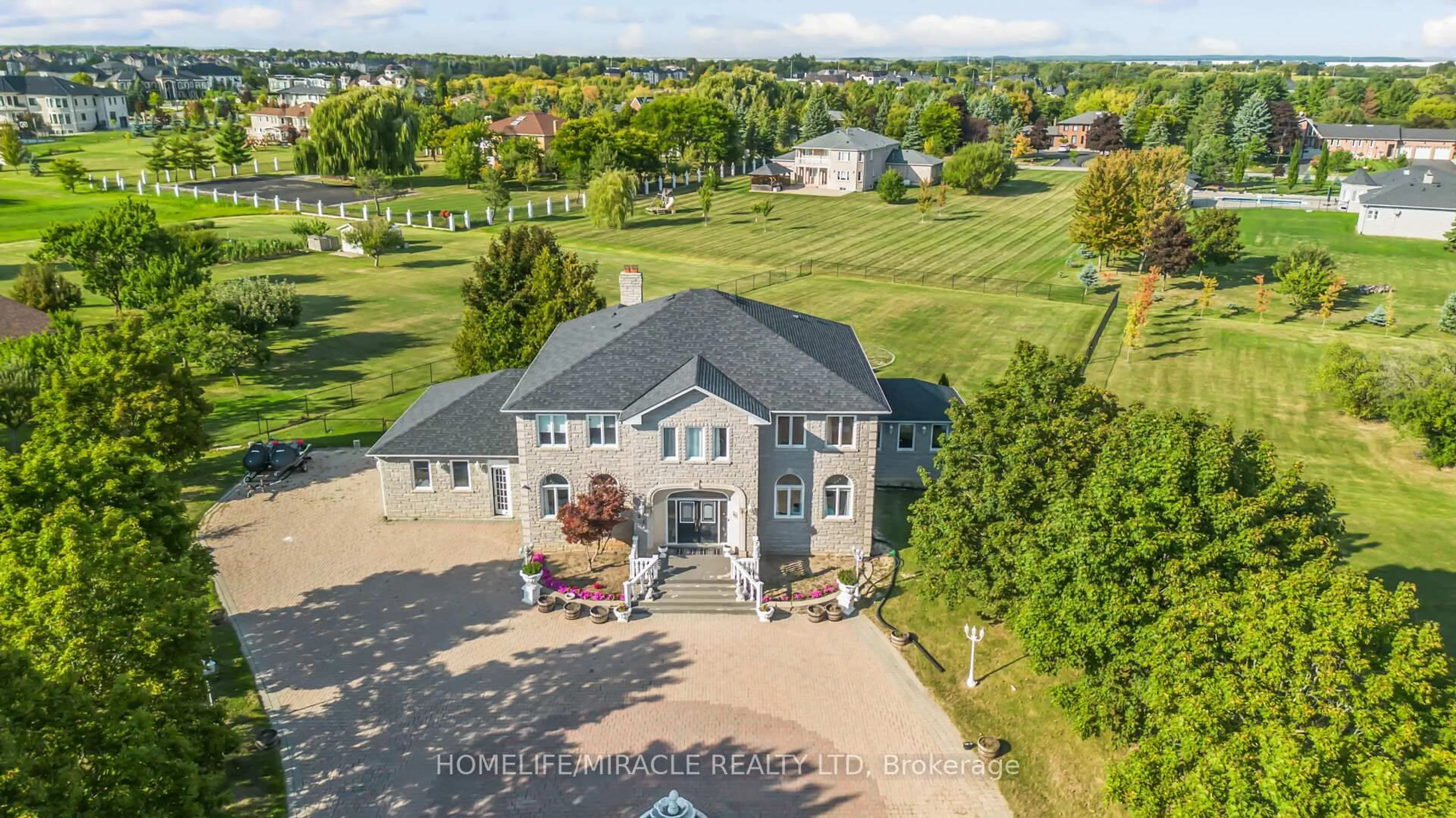 A pic from outside/outdoor area/front of a property/back of a property/a pic from drone, unknown for 21 Bowman Ave, Brampton Ontario L6P 0Y1