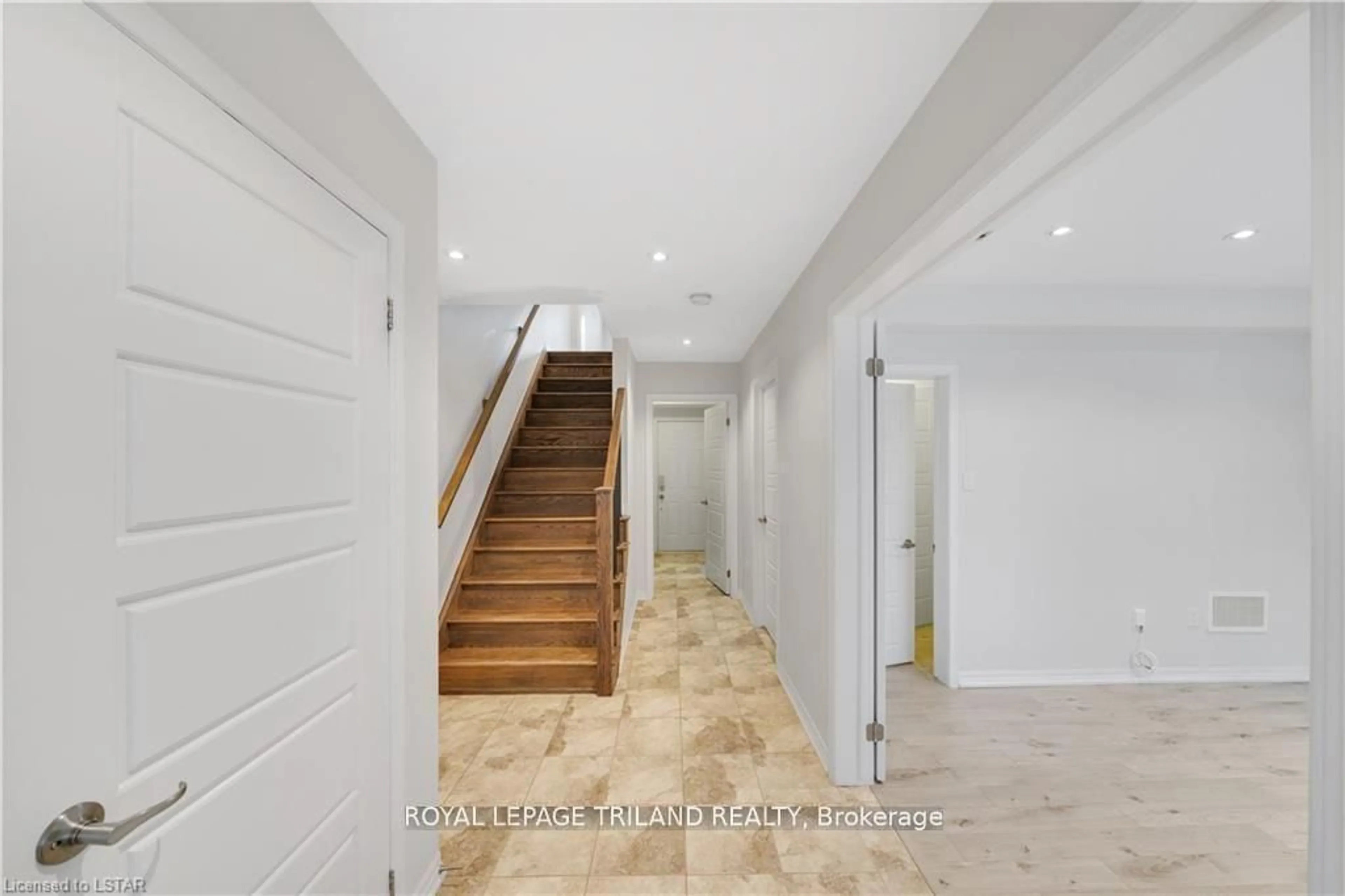 Indoor foyer for 244 Ellen Davidson Dr, Oakville Ontario L6M 0V2
