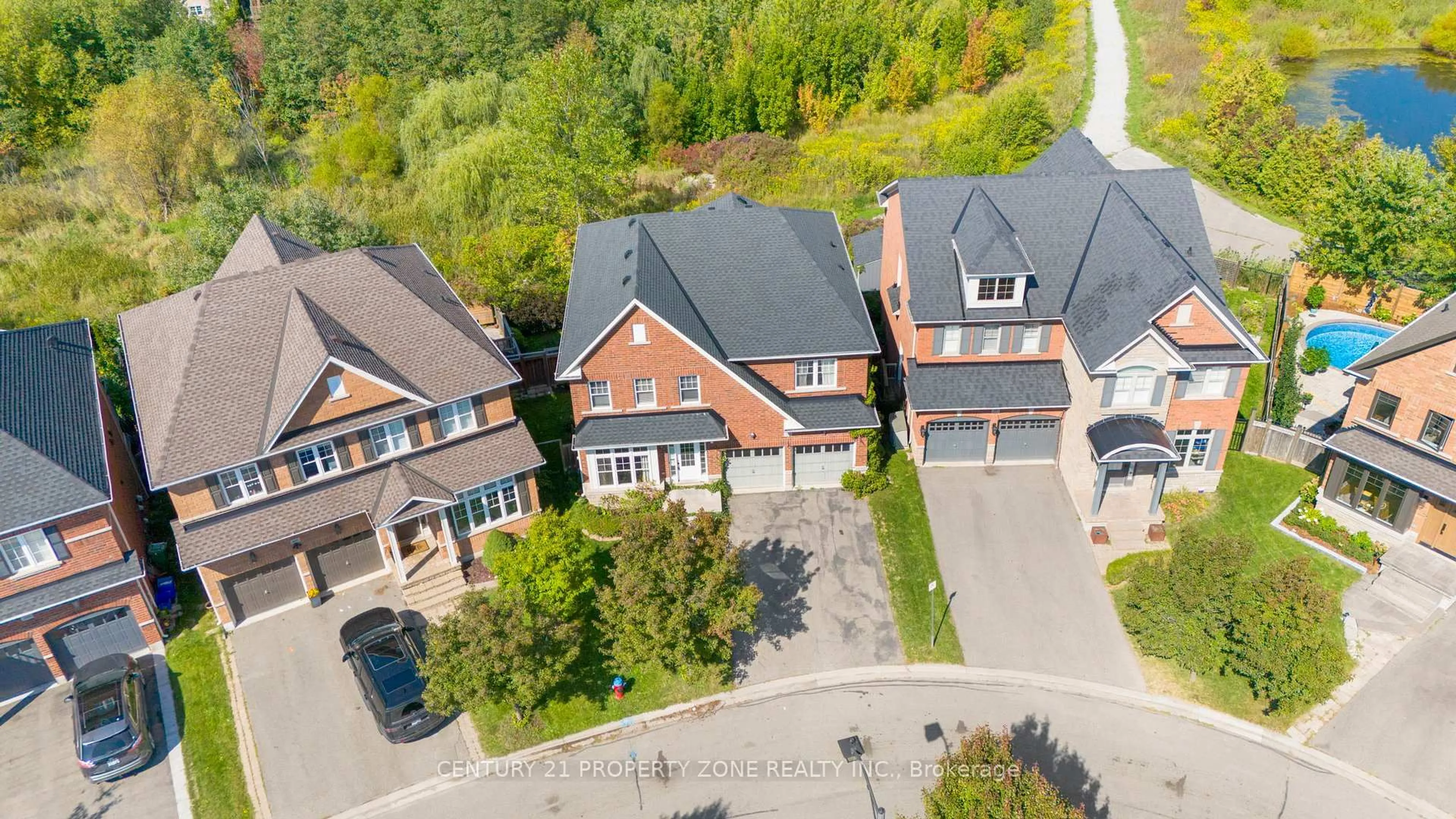 A pic from outside/outdoor area/front of a property/back of a property/a pic from drone, street for 401 Baylis Crt, Milton Ontario L9T 0T2