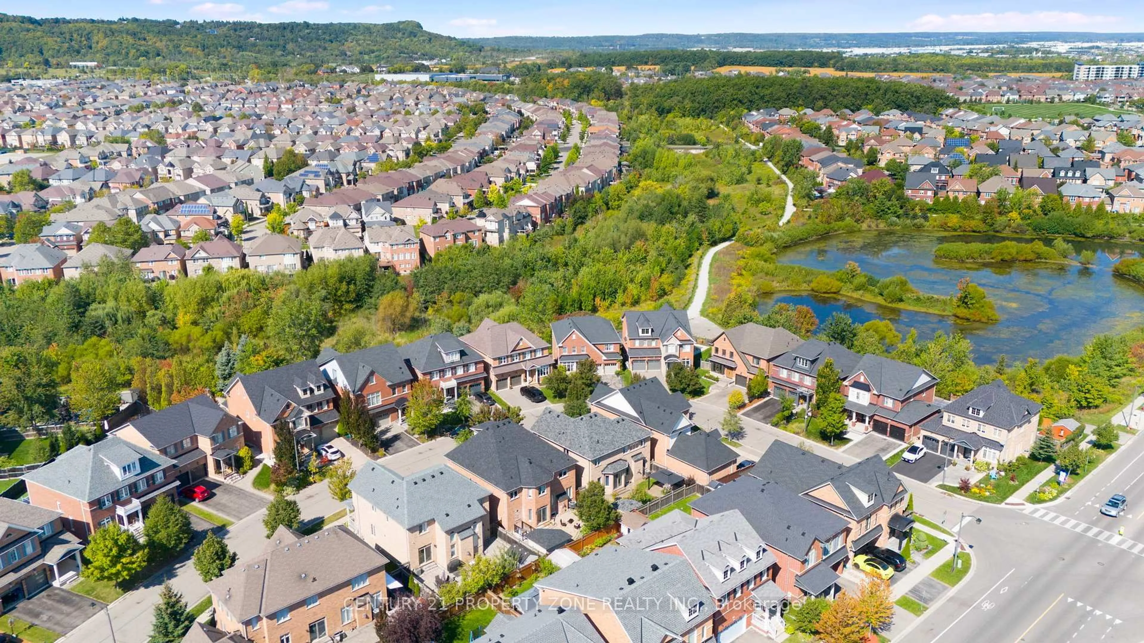 A pic from outside/outdoor area/front of a property/back of a property/a pic from drone, unknown for 401 Baylis Crt, Milton Ontario L9T 0T2