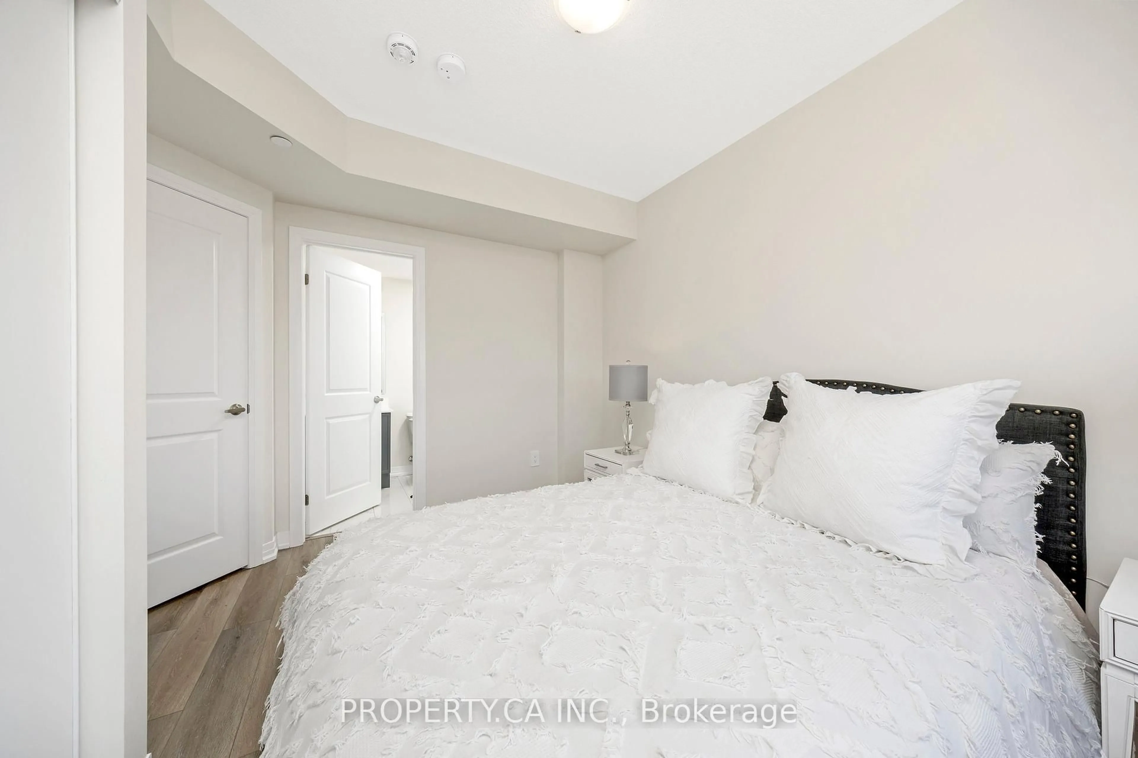 A pic of a room for 1569 Rose Way #119, Milton Ontario L9E 1N4