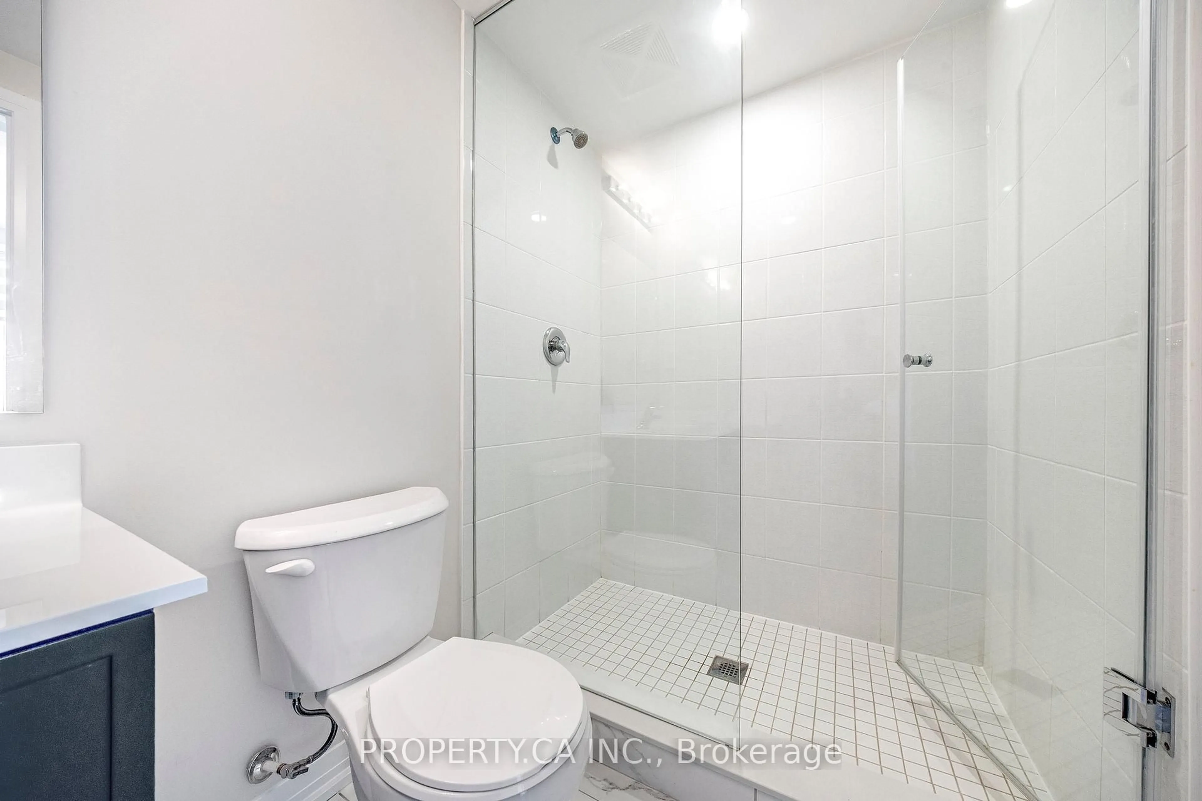 Standard bathroom, unknown for 1569 Rose Way #119, Milton Ontario L9E 1N4