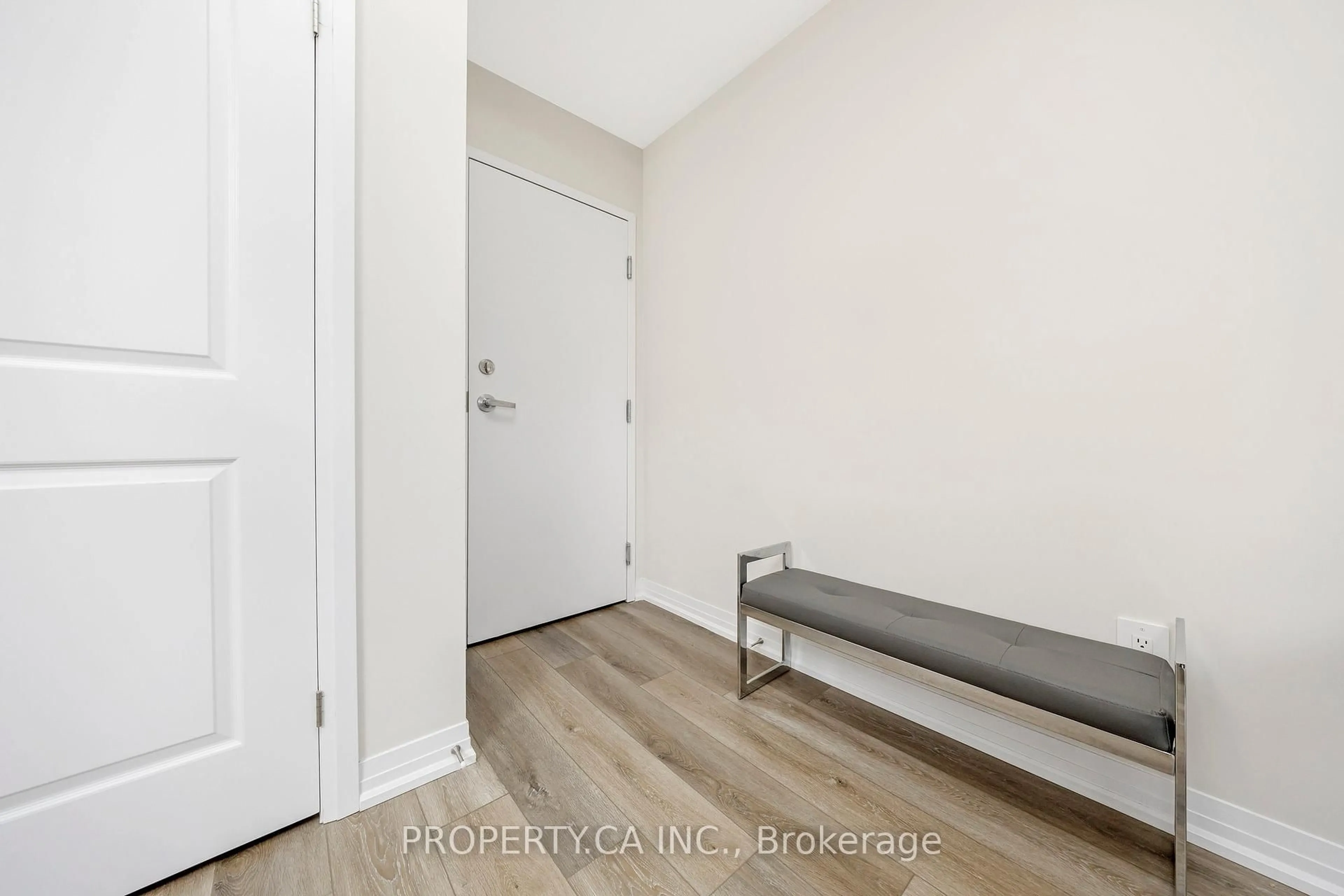 Indoor entryway for 1569 Rose Way #119, Milton Ontario L9E 1N4