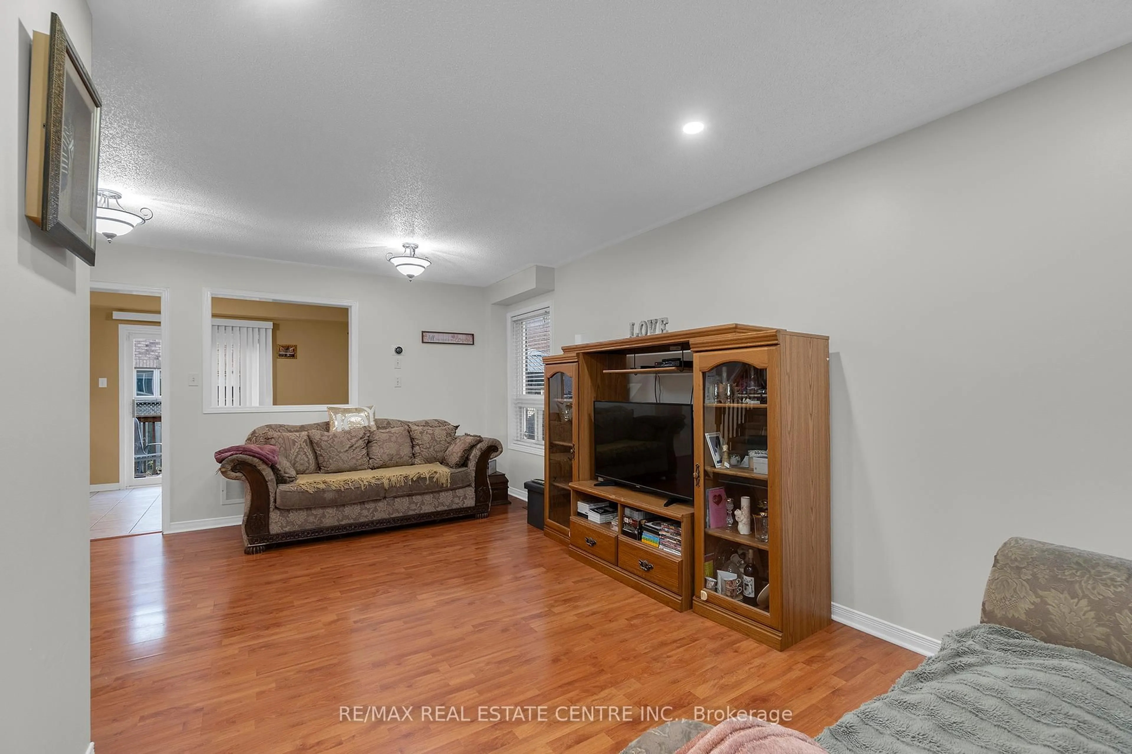 Living room with furniture, unknown for 140 Saintsbury Cres, Brampton Ontario L6R 2W4