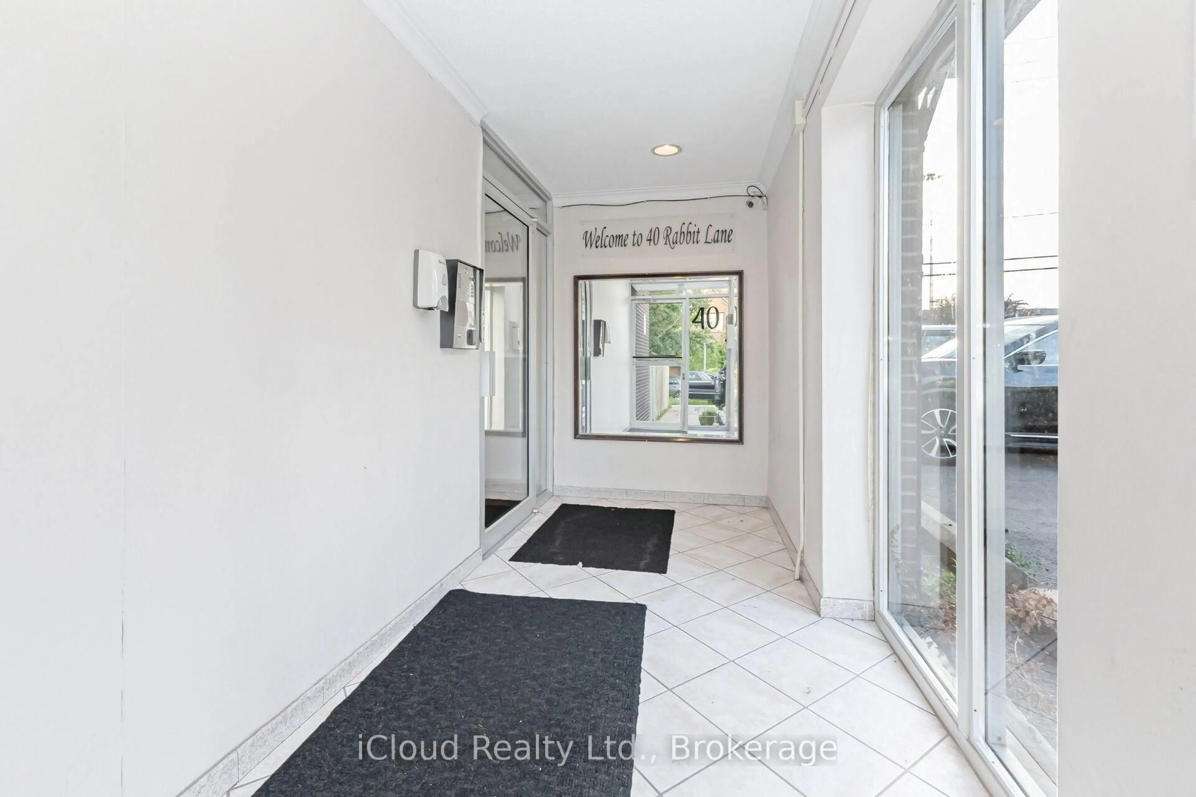 Indoor entryway for 40 Rabbit Lane #10, Toronto Ontario M9B 5S6