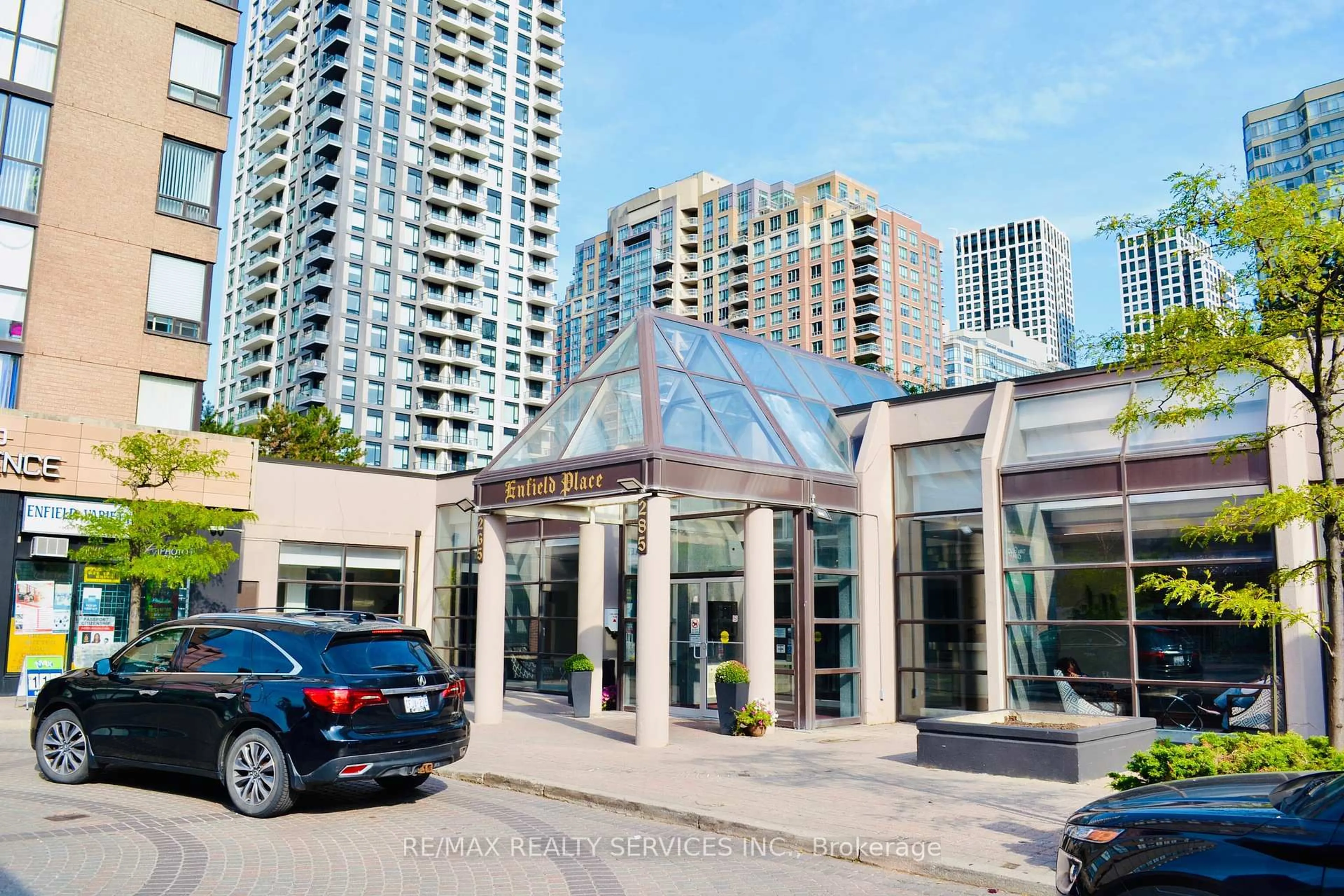 Indoor foyer for 285 Enfield Pl #1001, Mississauga Ontario L5B 3Y6