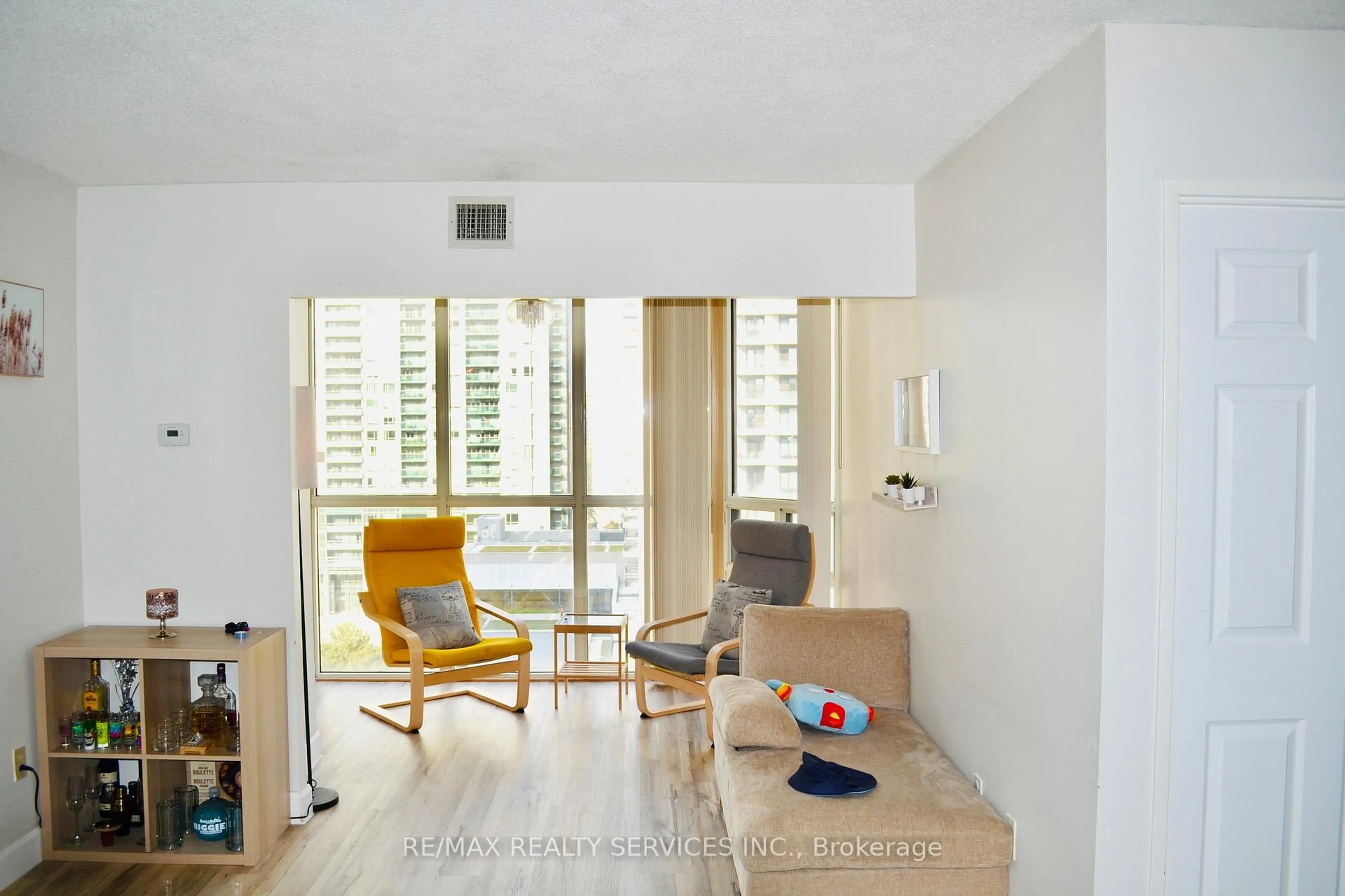 Unknown for 285 Enfield Pl #1001, Mississauga Ontario L5B 3Y6