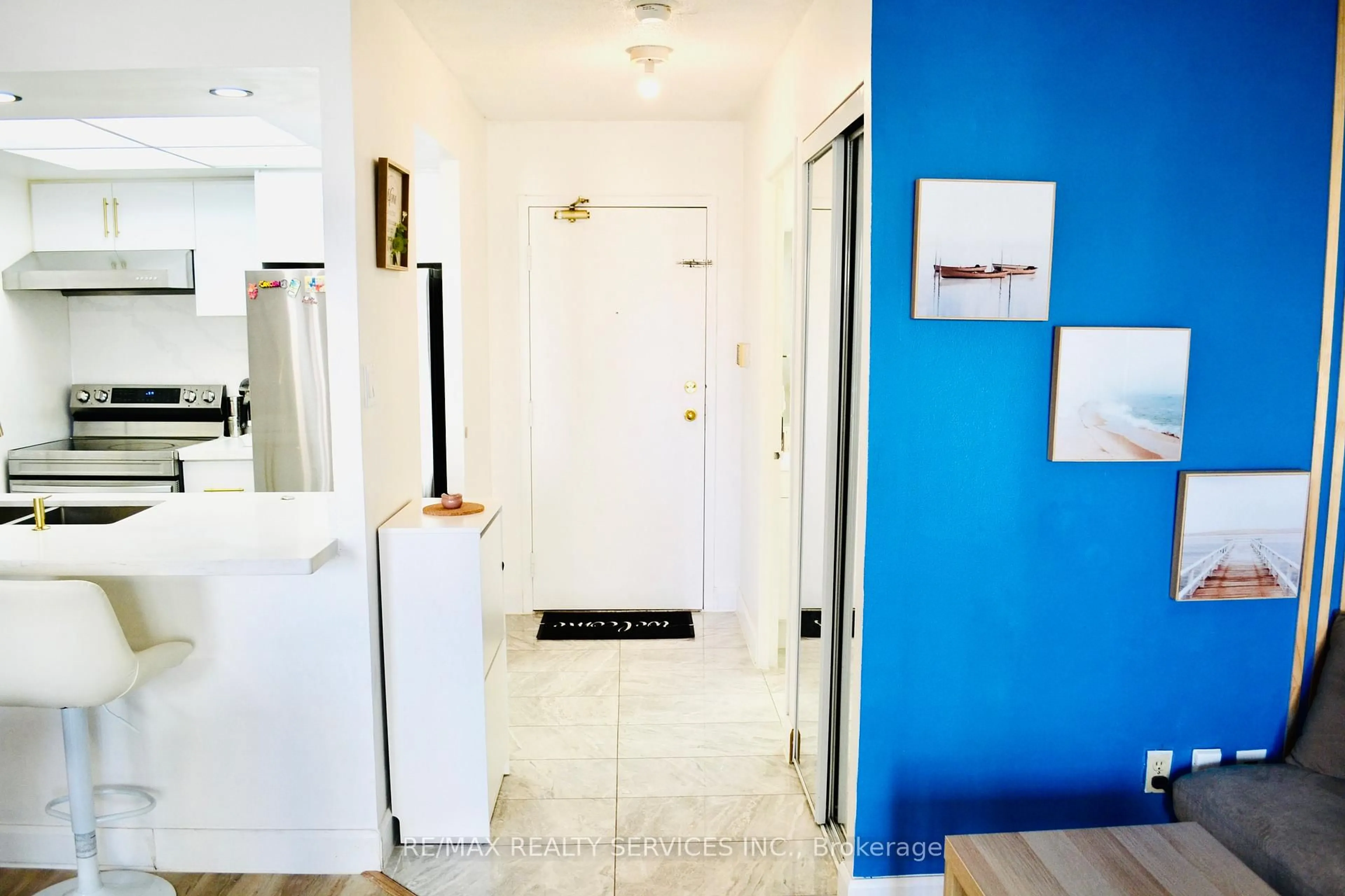 Indoor entryway for 285 Enfield Pl #1001, Mississauga Ontario L5B 3Y6