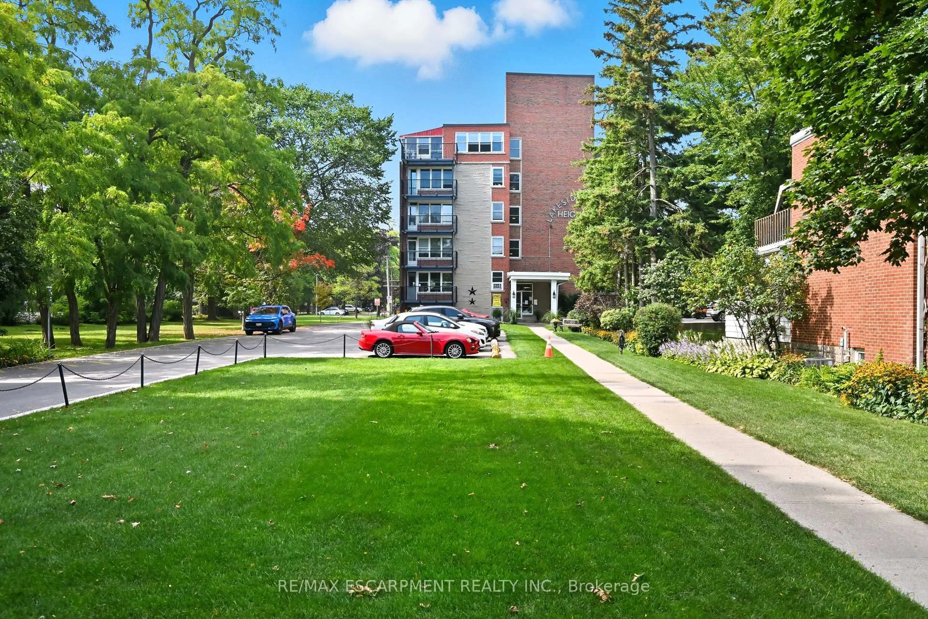 A pic from outside/outdoor area/front of a property/back of a property/a pic from drone, street for 1377 Lakeshore Rd #104, Burlington Ontario L7S 1B1