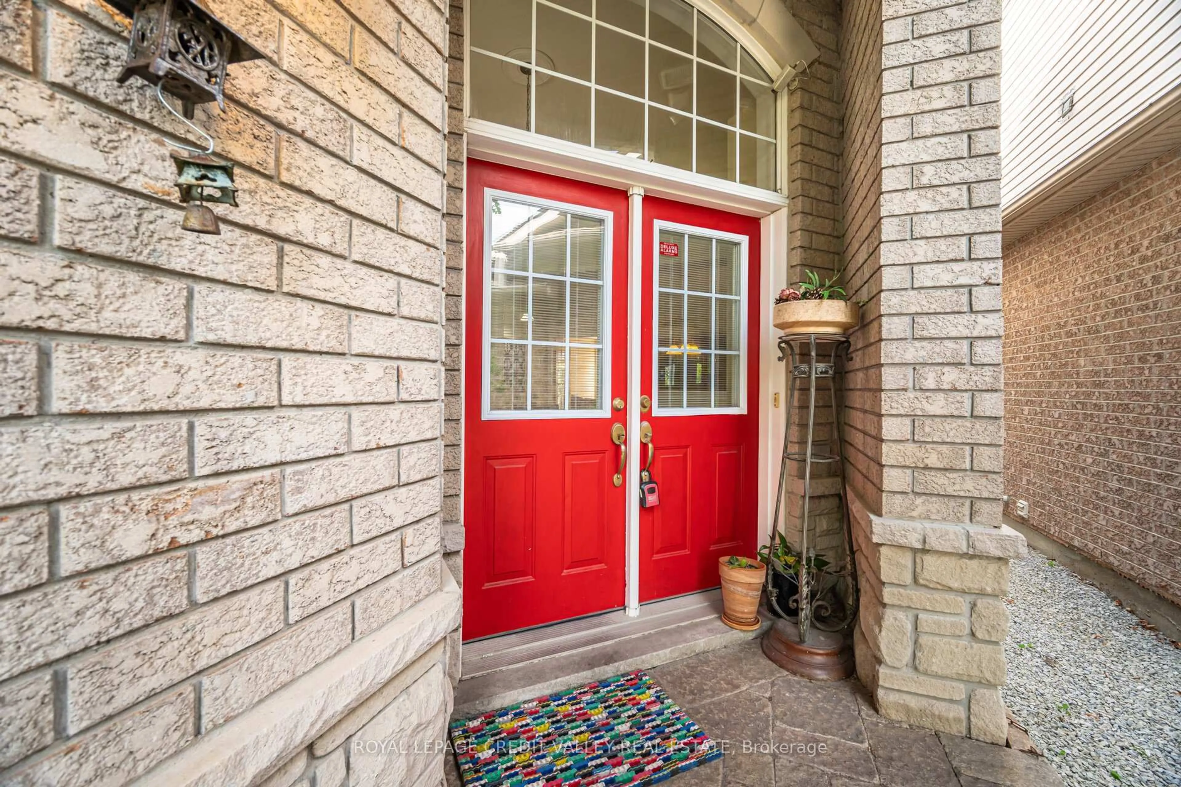 Indoor entryway for 91 Trailside Walk, Brampton Ontario L6S 6H6