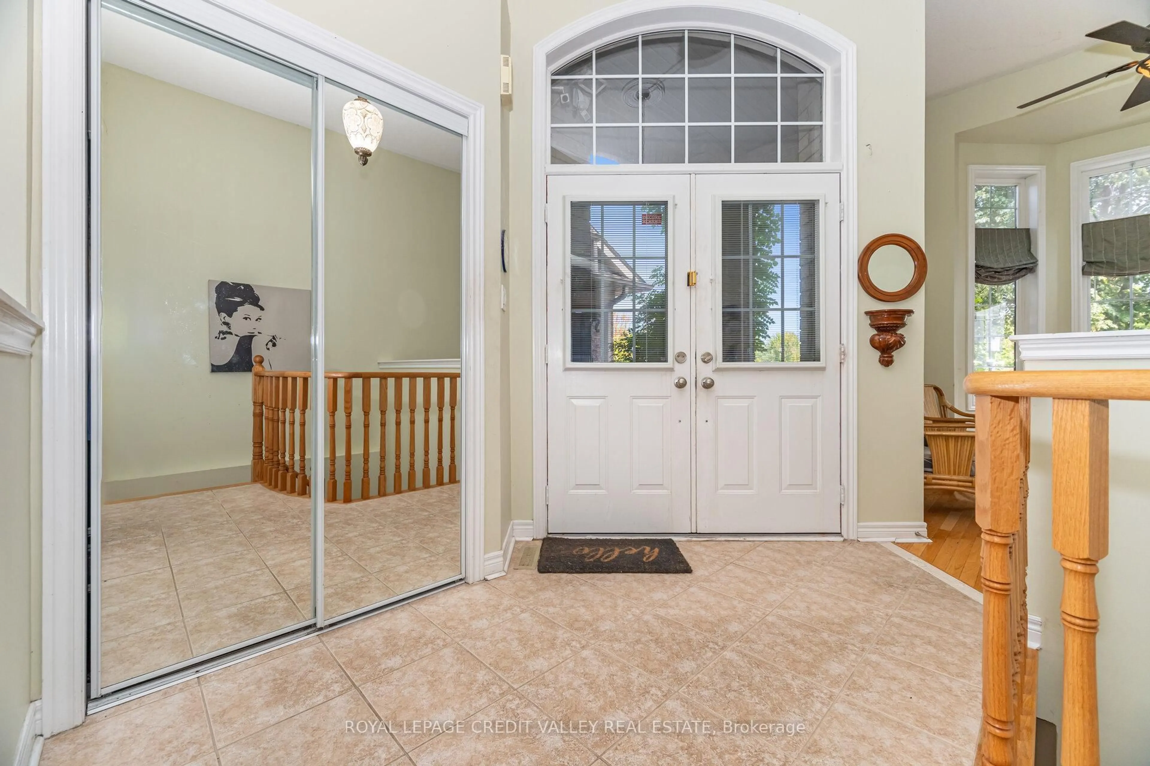 Indoor entryway for 91 Trailside Walk, Brampton Ontario L6S 6H6