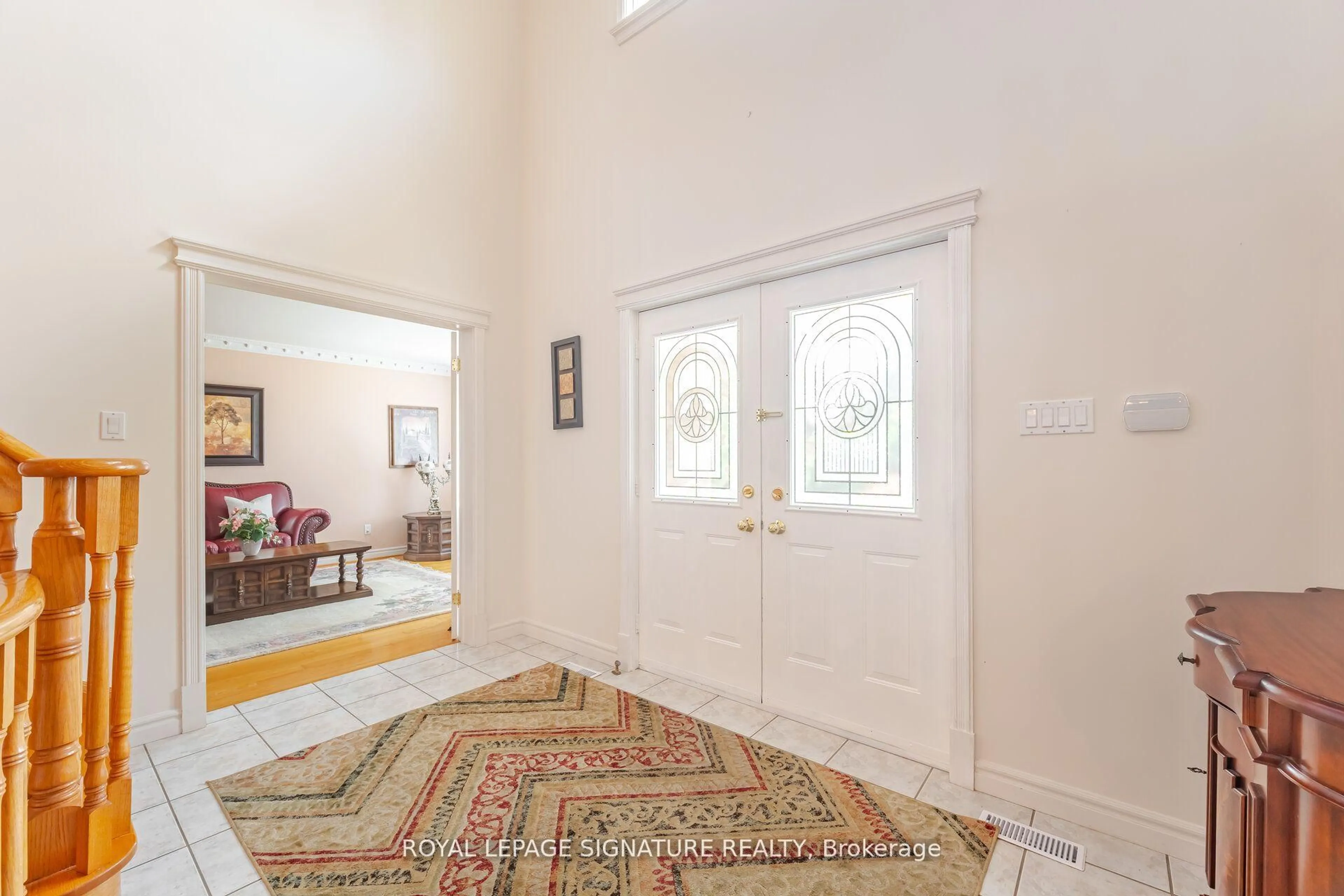 Indoor foyer for 4097 Hickory Dr, Mississauga Ontario L4W 1L1