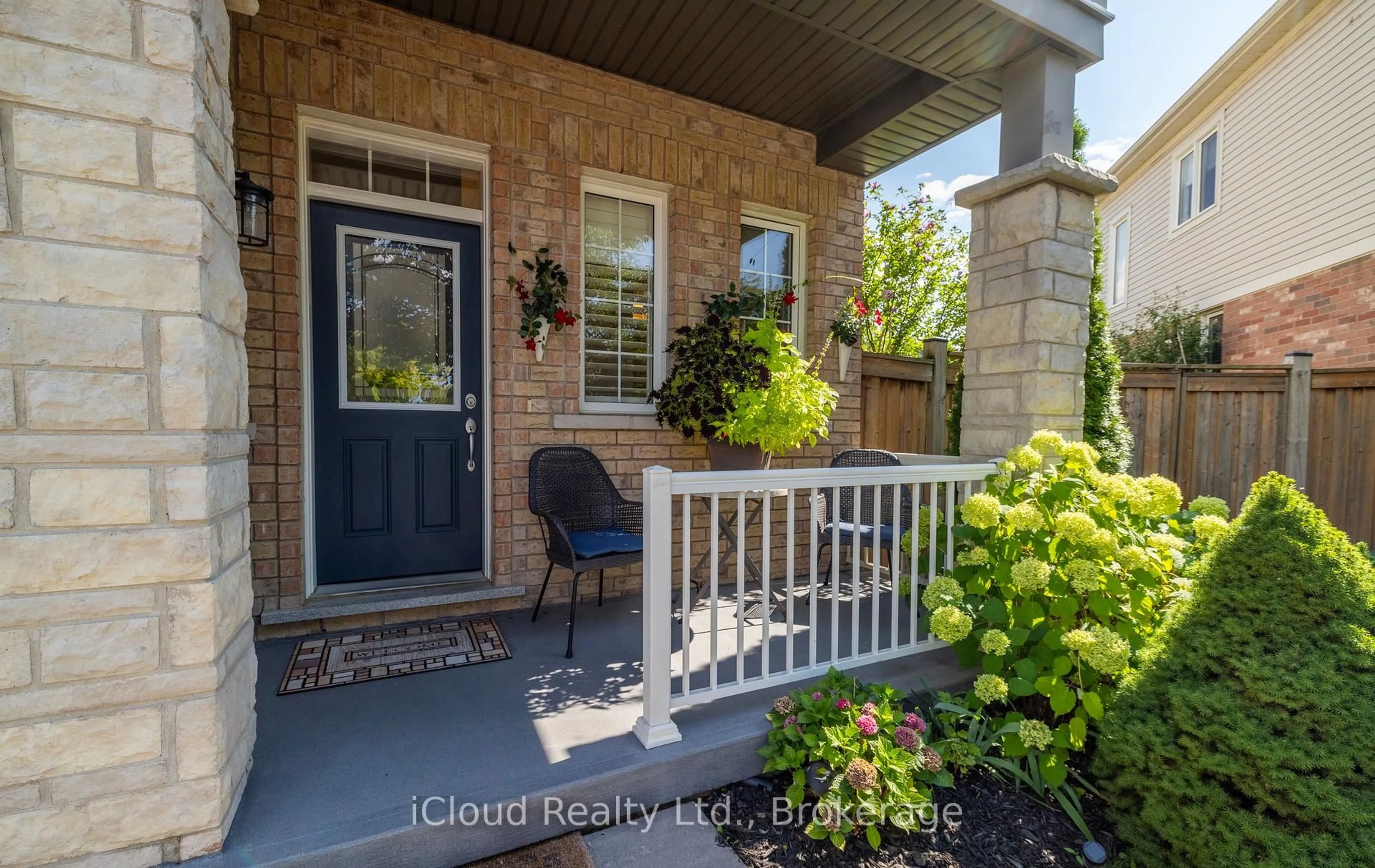 Indoor entryway for 954 Penson Cres, Milton Ontario L9T 8Z7