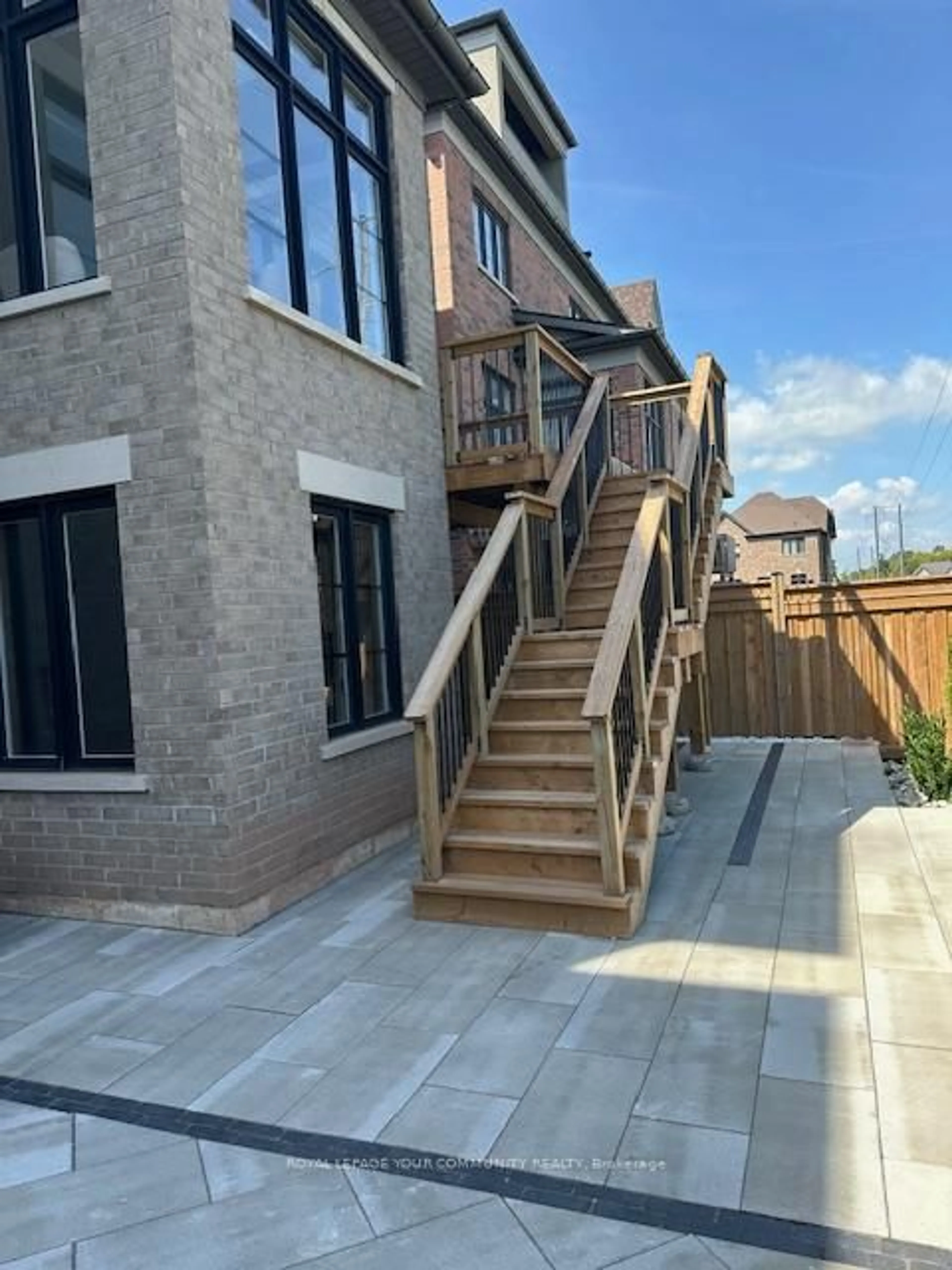 Patio, street for 2401 Irene Cres, Oakville Ontario L6M 5M5