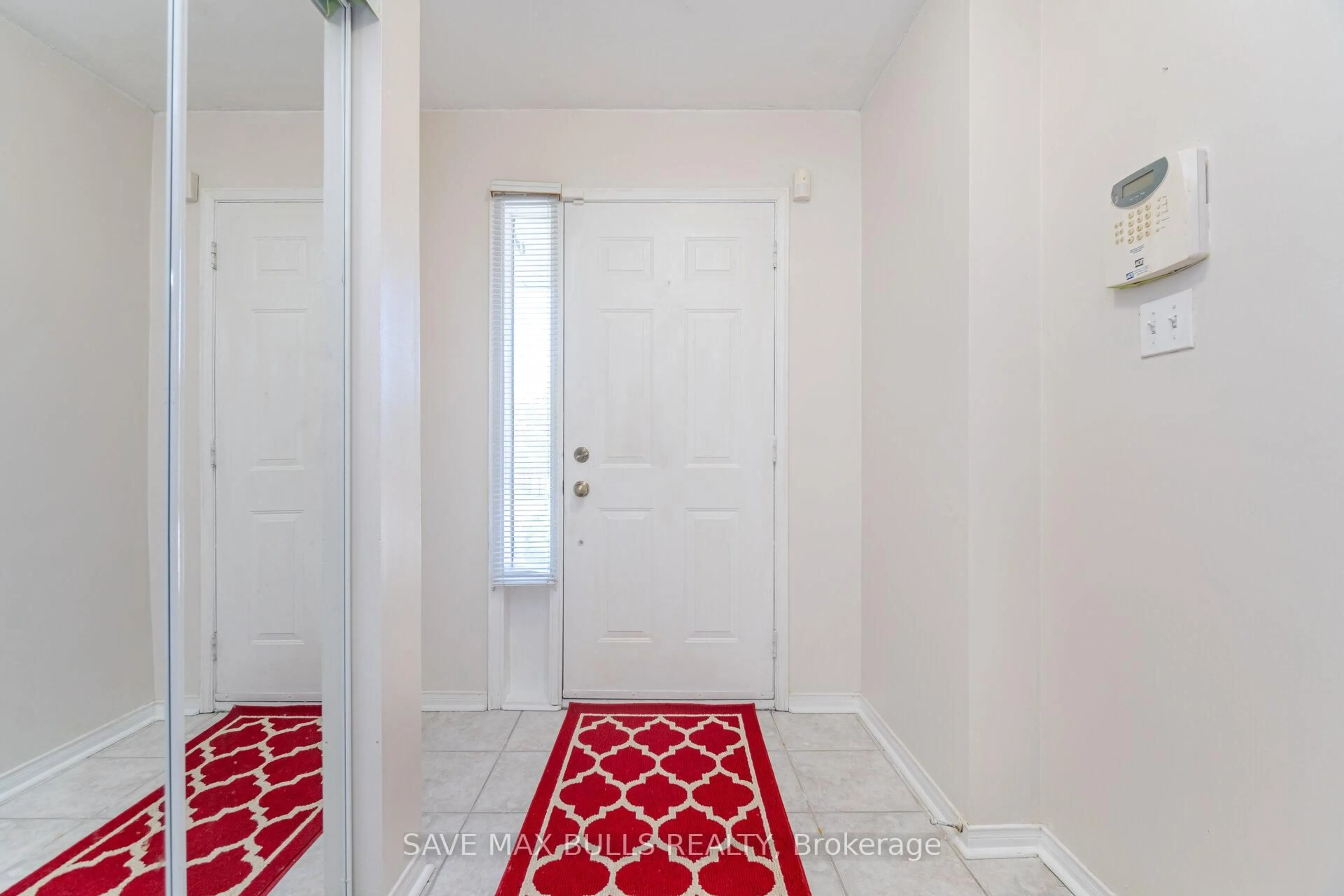 Indoor entryway for 146 Toba Cres, Brampton Ontario L6Z 4R9