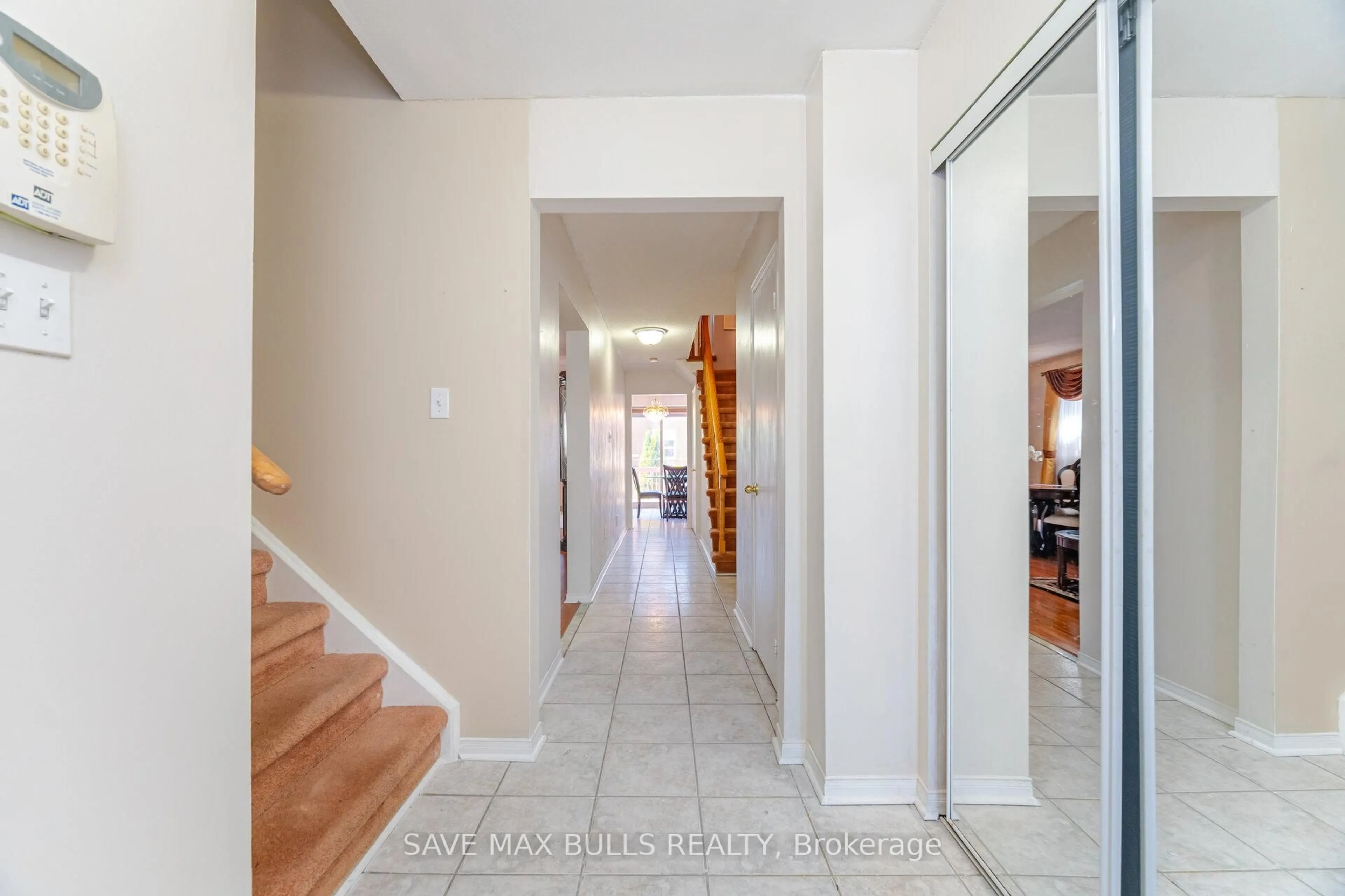Indoor entryway for 146 Toba Cres, Brampton Ontario L6Z 4R9