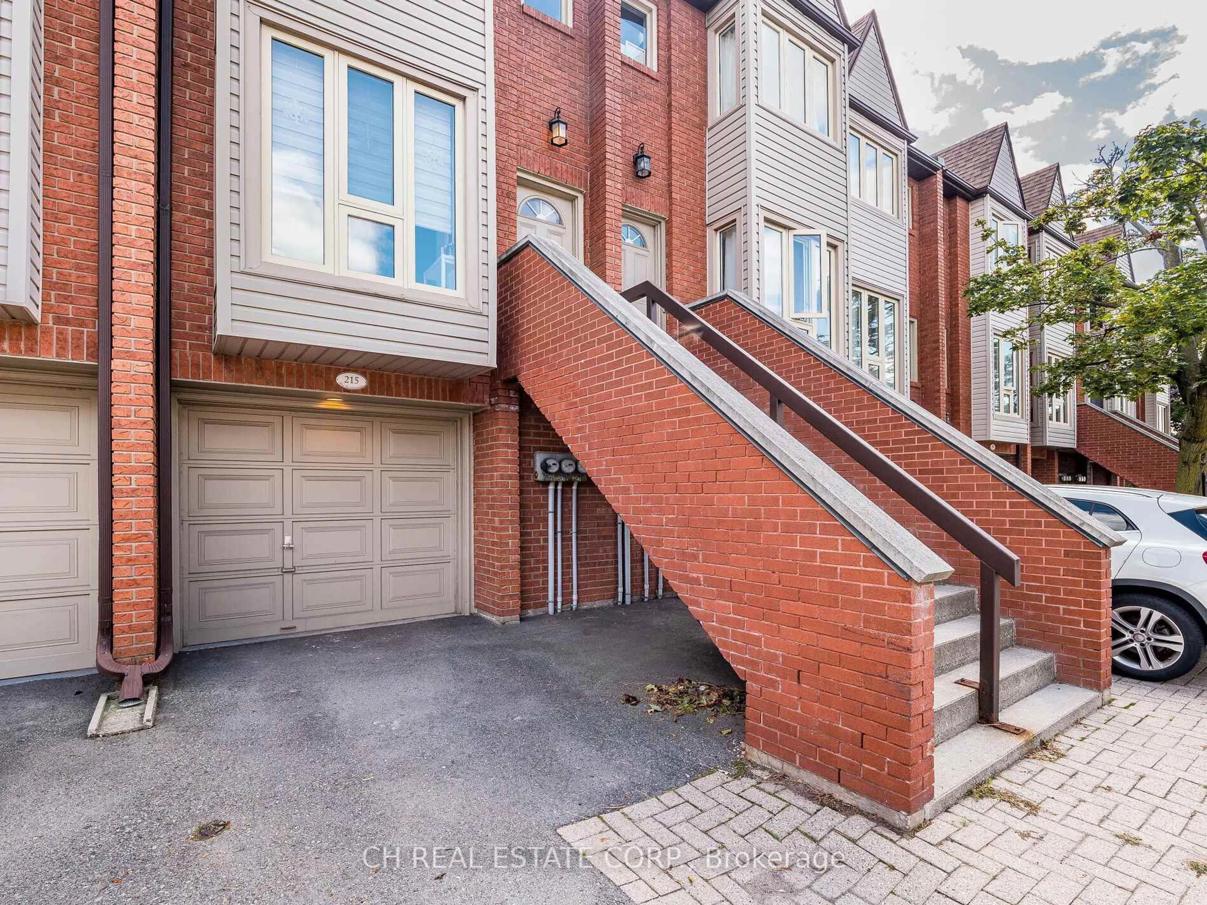 Home with brick exterior material, street for 895 Maple Ave #215, Burlington Ontario L7S 2H7