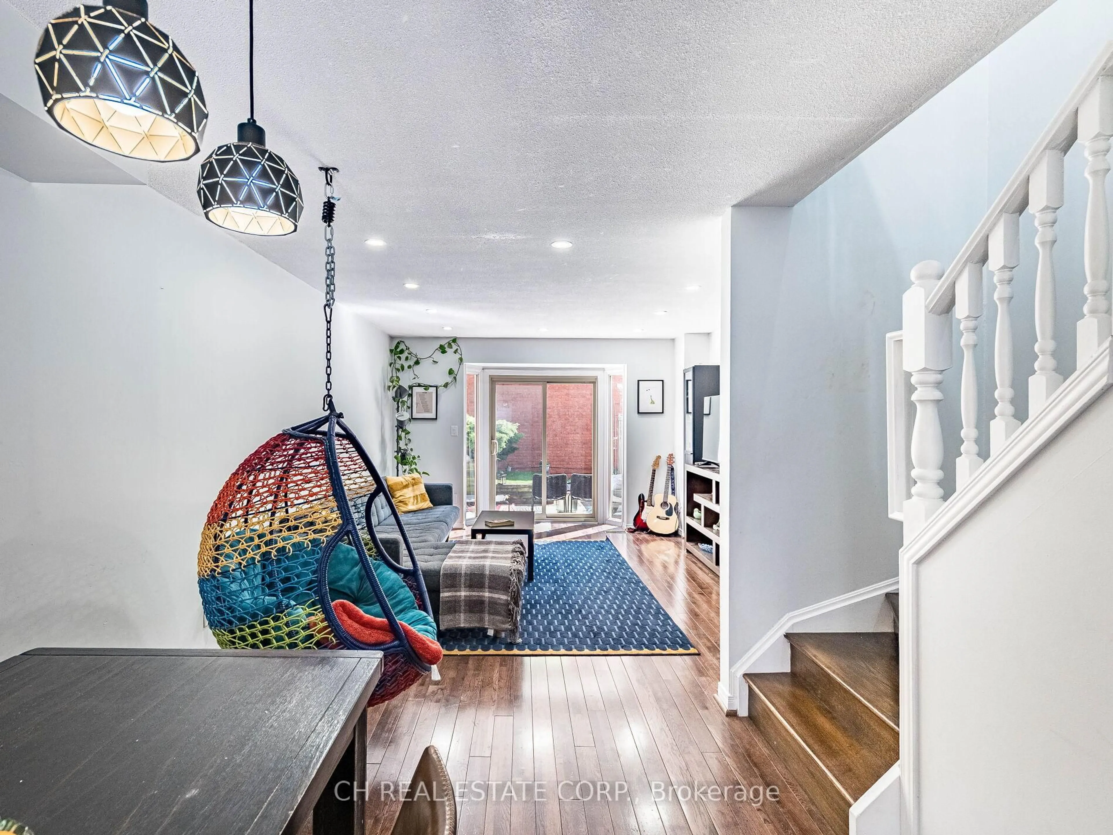 Indoor entryway for 895 Maple Ave #215, Burlington Ontario L7S 2H7