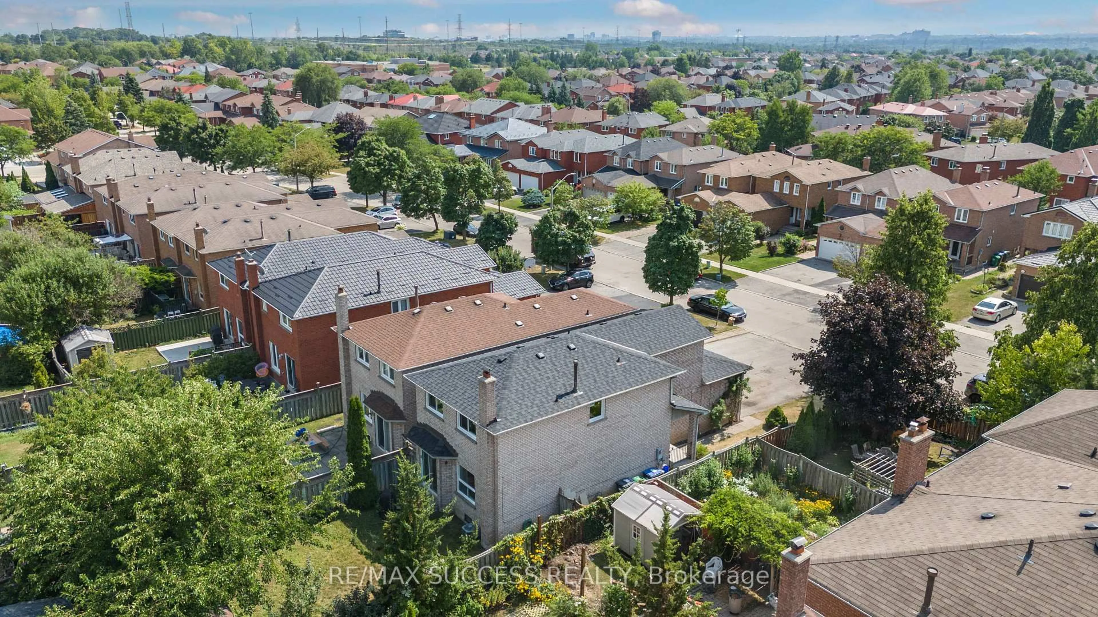A pic from outside/outdoor area/front of a property/back of a property/a pic from drone, city buildings view from balcony for 4631 Penhallow Rd, Mississauga Ontario L5V 1E8