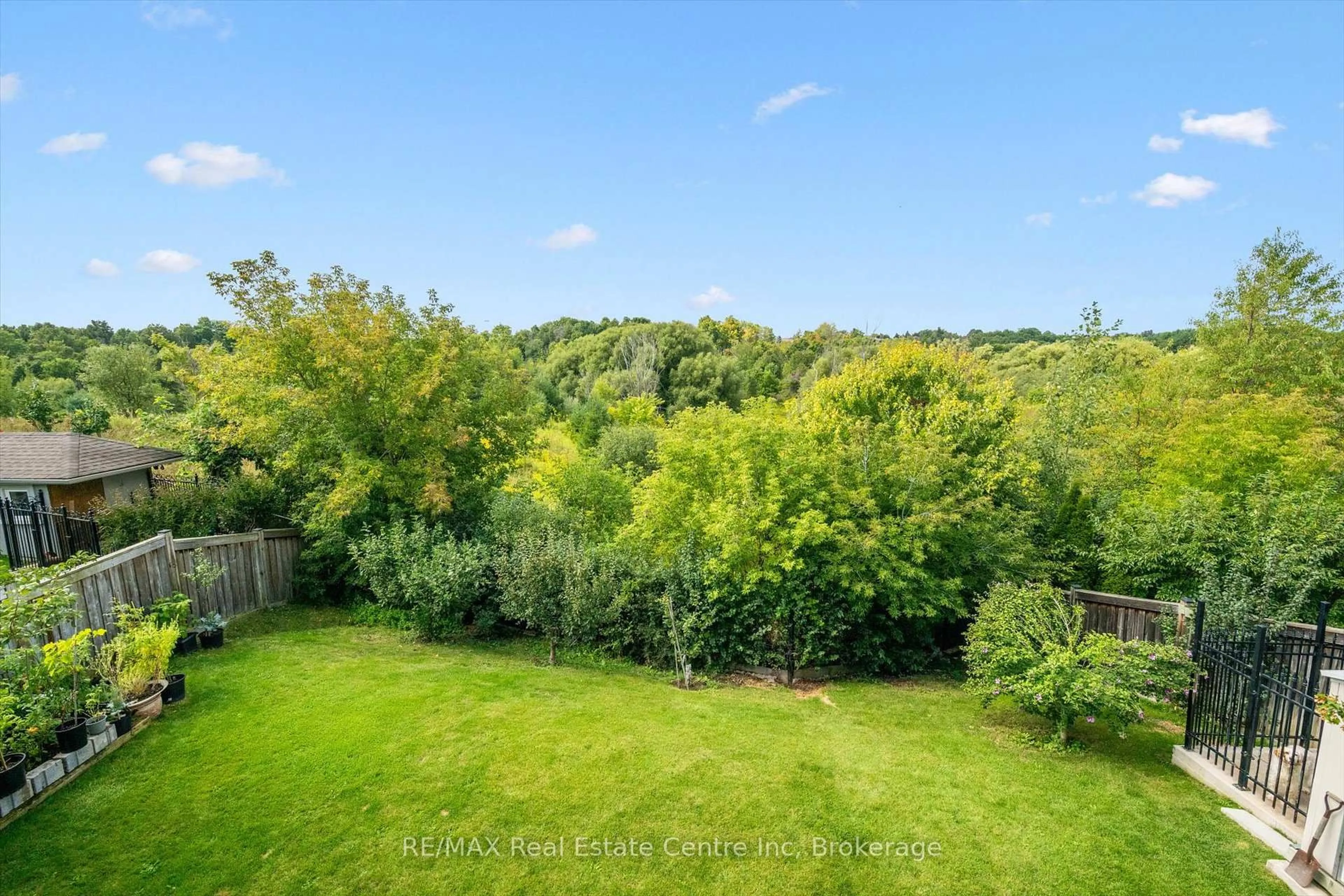 A pic from outside/outdoor area/front of a property/back of a property/a pic from drone, forest/trees view for 68 Gentle Fox Dr, Caledon Ontario L7C 3S6