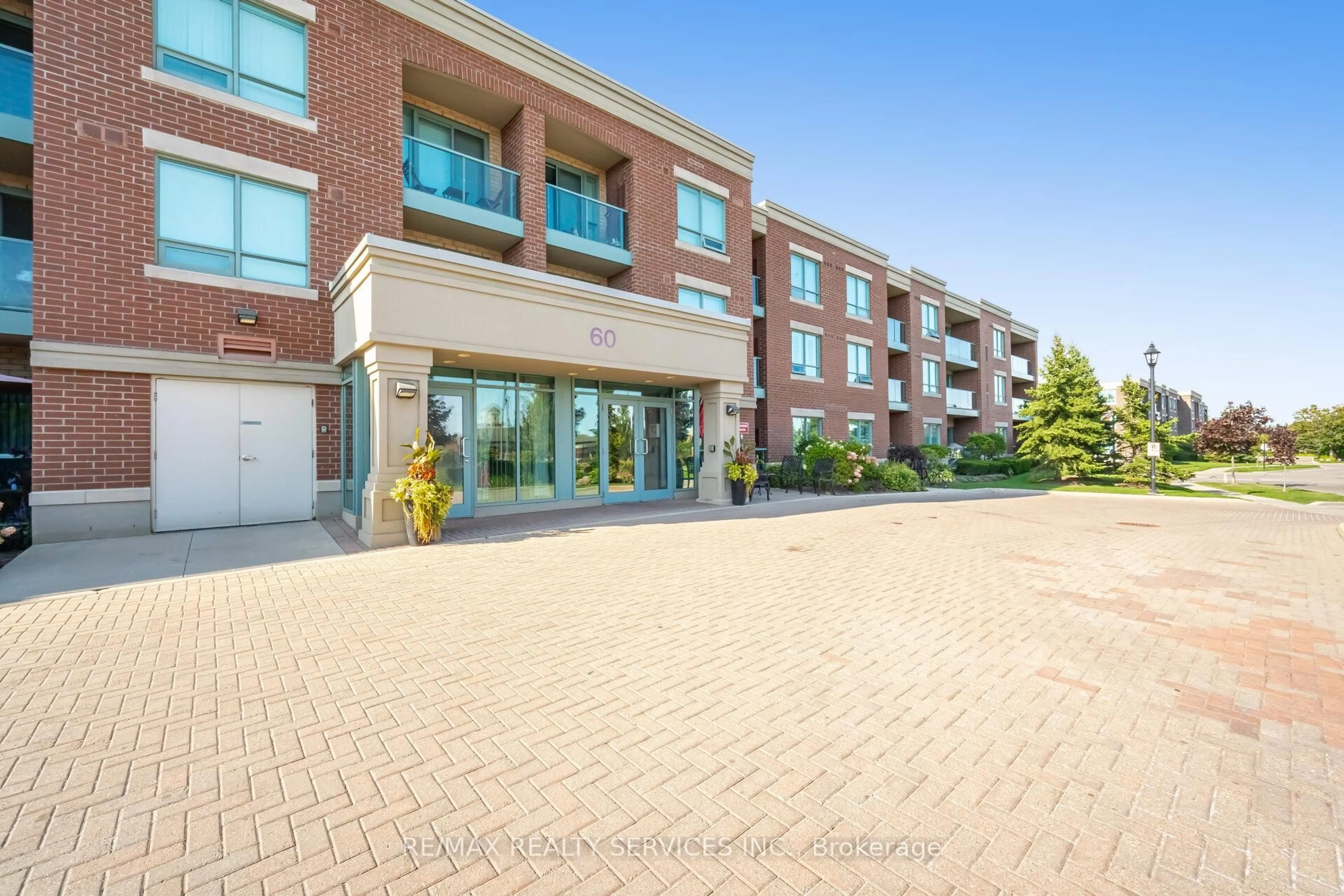 Patio, building for 60 Via Rosedale Way #105, Brampton Ontario L6R 3X6